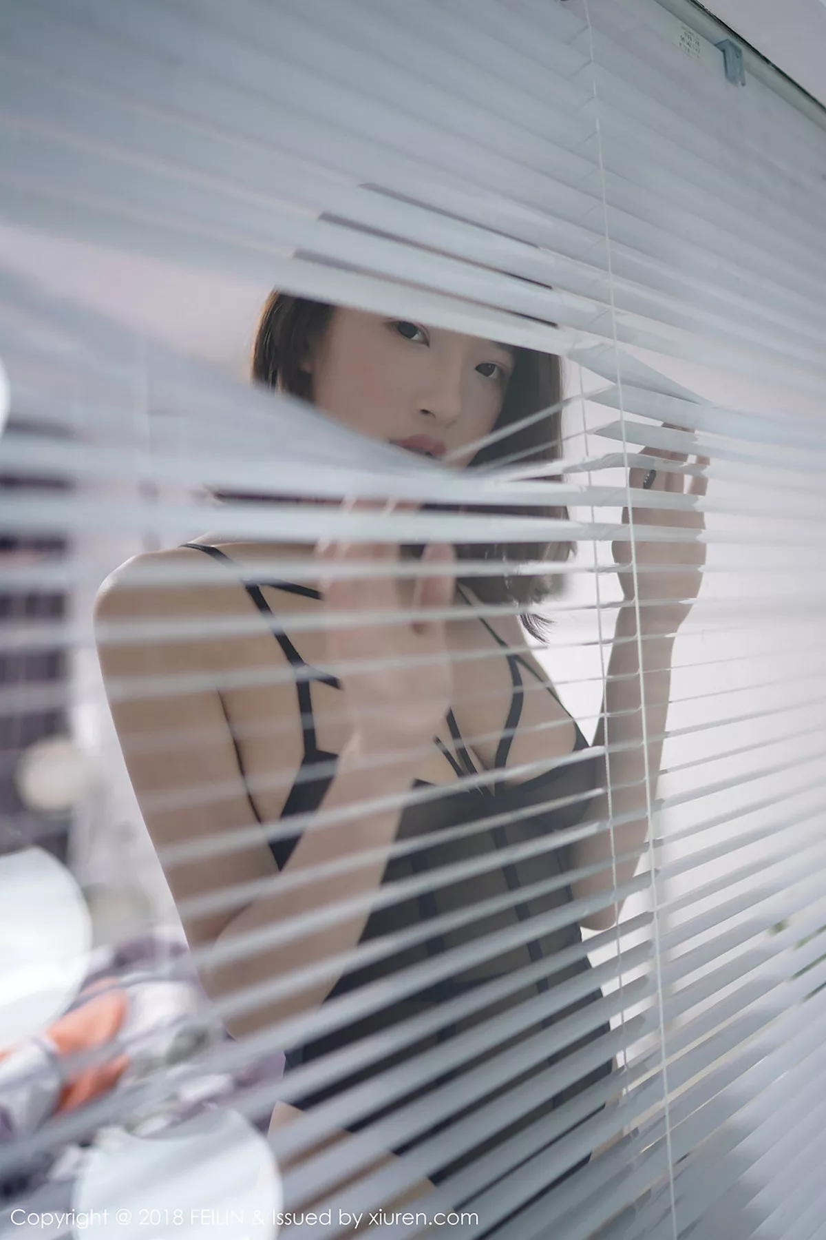 秀人集.com_[FeiLin嗲囡囡]Vol.167_嫩模栗子Riz私房黑色内衣半脱露豪乳撩人姿势诱惑写真47P