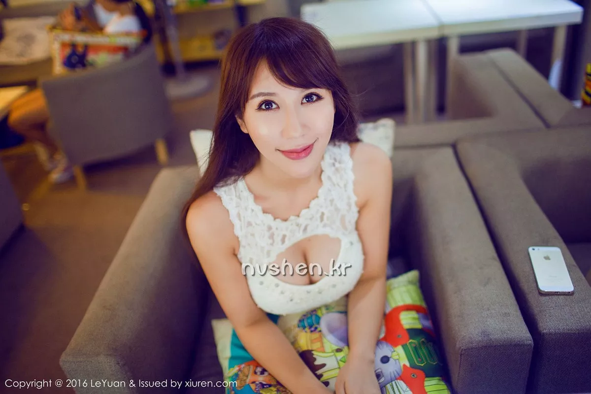 秀人集.com_[LeYuan星乐园]Vol.020_嫩模艾惟玲珑瓜子脸前凸后翘的完美身材白嫩美胸性感写真46P