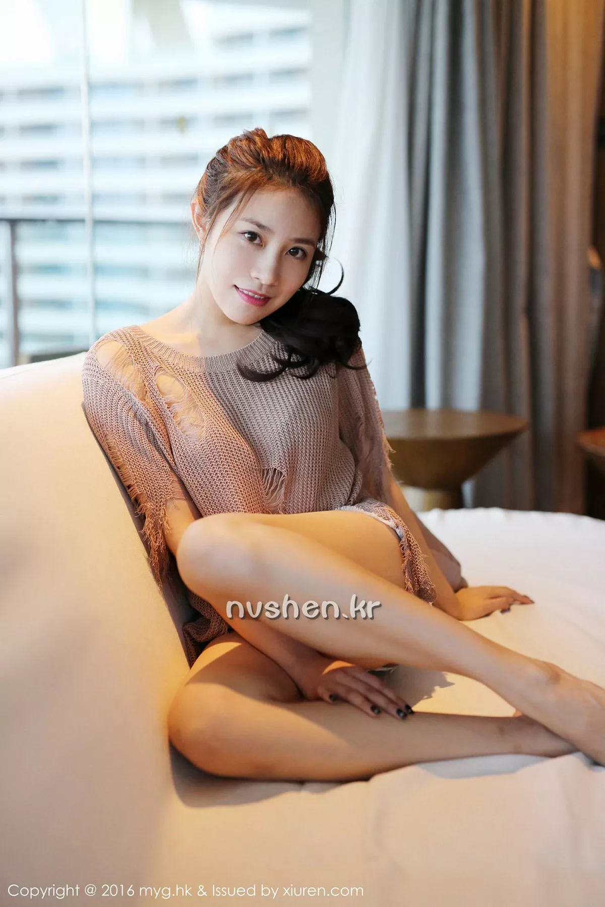 秀人集.com_[MyGirl美媛馆]Vol.233_嫩模许诺Sabrina居家私房护士装白色丝袜性感美腿写真64P