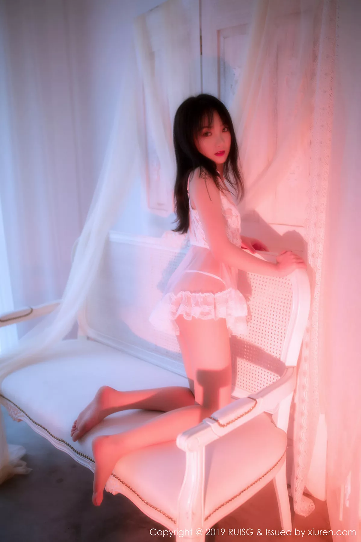 秀人集.com_[RUISG瑞丝馆]Vol.079_嫩模小葡萄miki私房梦幻光线下白色蕾丝薄纱内衣惹火诱惑写真42P