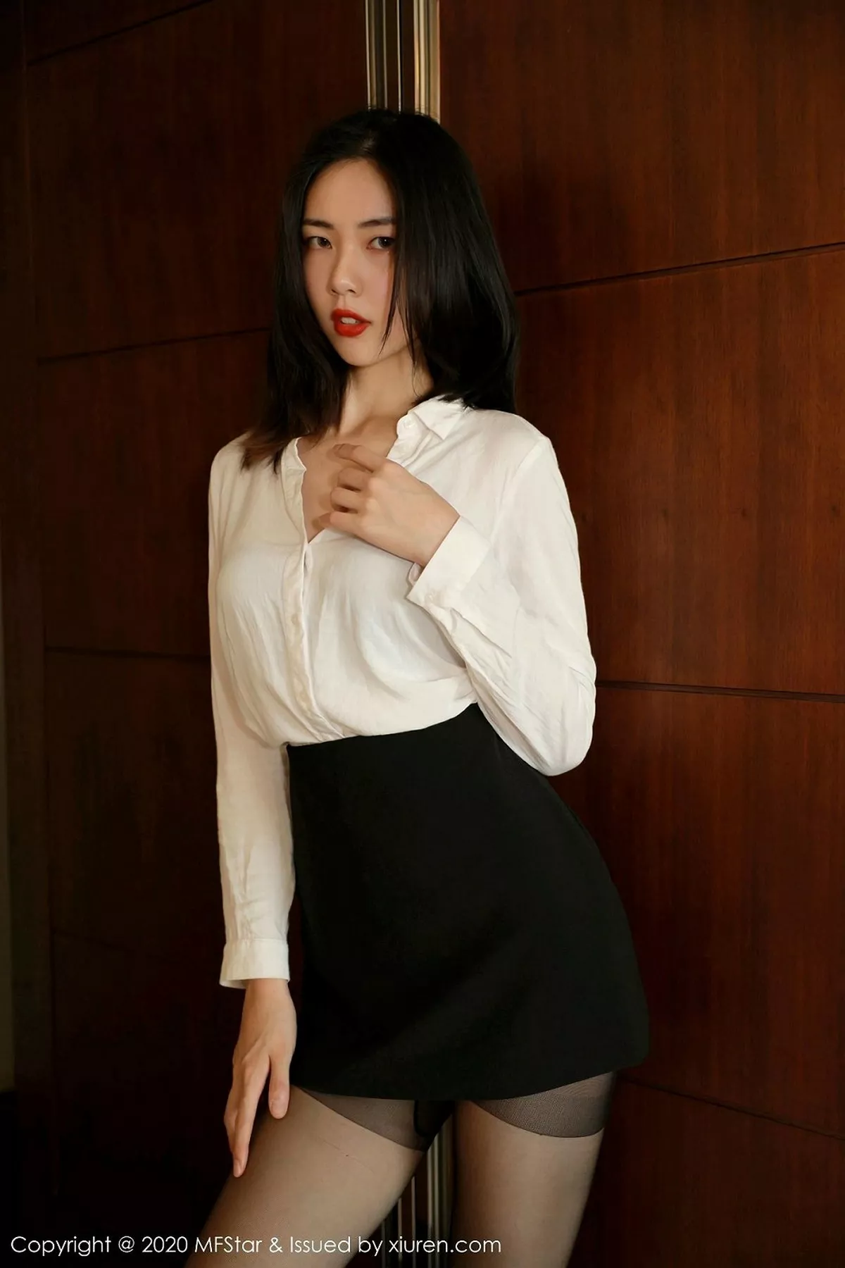 秀人集.com_[MFStar模范学院]Vol.371_嫩模噜噜妞儿经典职场0L主题黑短裙配黑丝裤袜诱惑写真56P