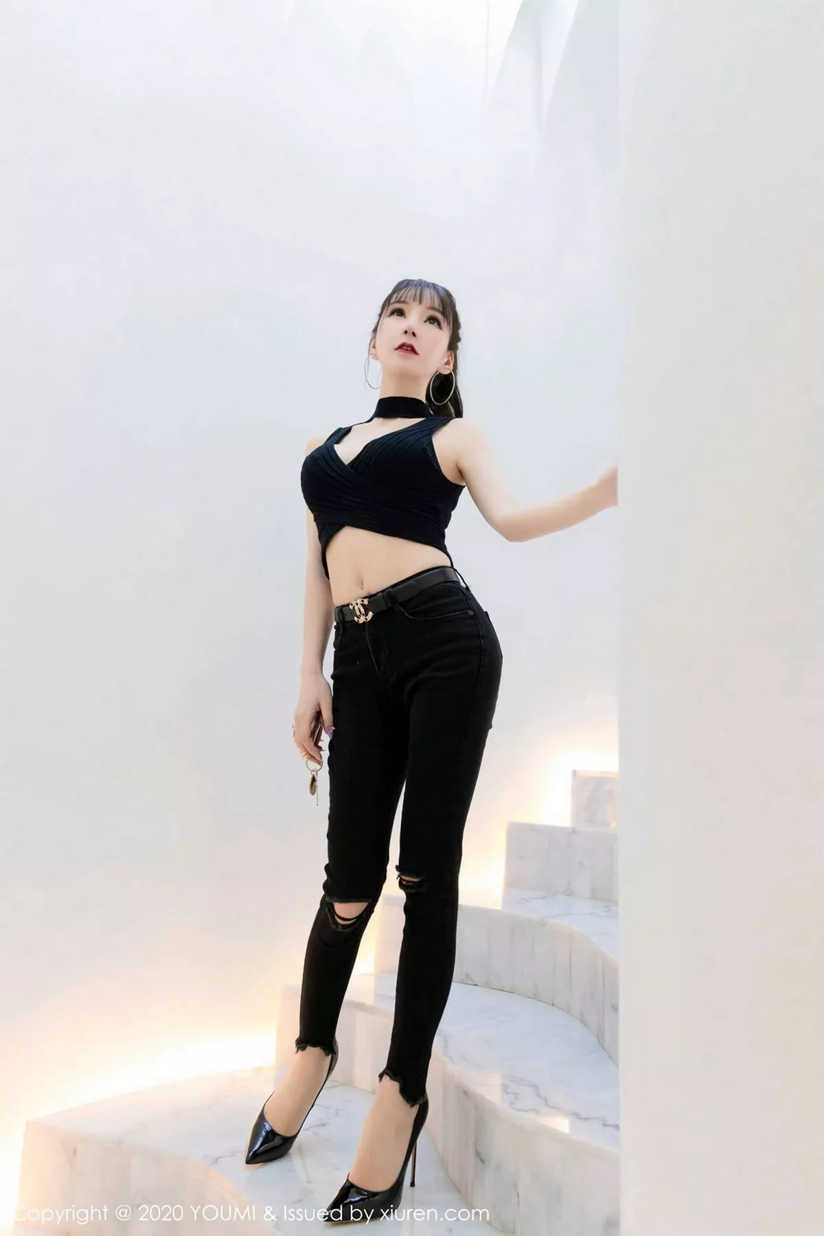 秀人集.com_[YouMi尤蜜荟]Vol.578_女神周于希Sandy大理旅拍私房无内肉丝裤袜秀翘臀诱惑写真43P