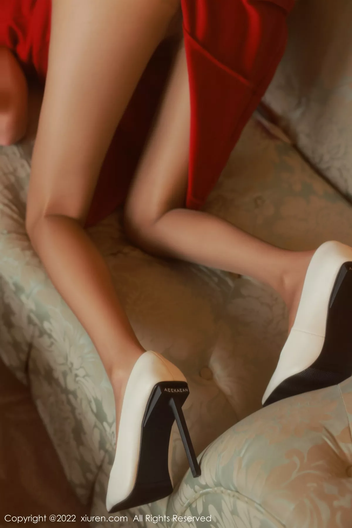 秀人集.com_[XiuRen秀人网]No.5542_模特hebe韩心雨澳门旅拍性感红色长裙配超薄黑丝迷人诱惑写真56P