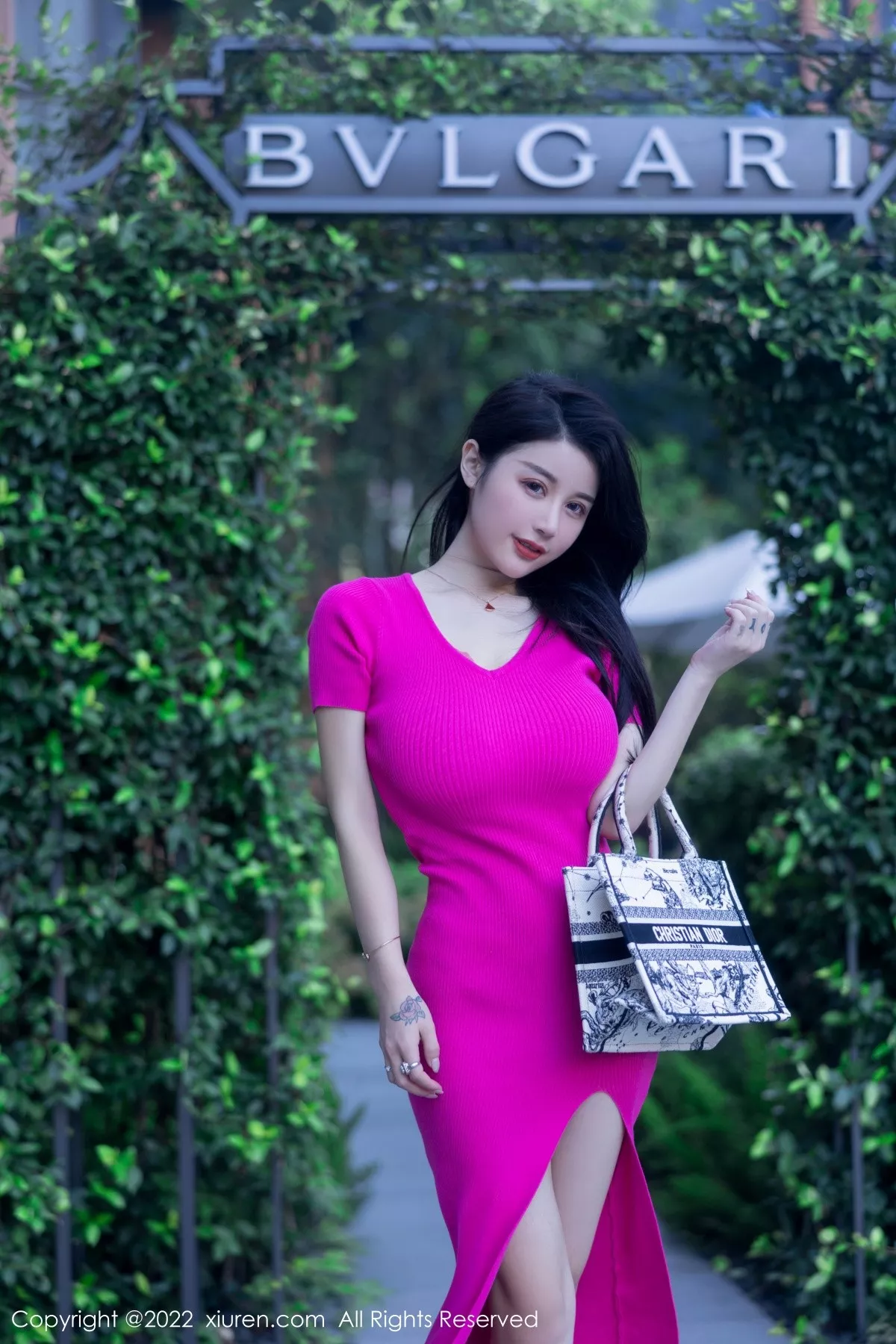 秀人集.com_[XiuRen秀人网]No.5582_模特美七Mia西双版纳旅拍性感粉红连衣长裙秀惹火身材诱惑写真81P