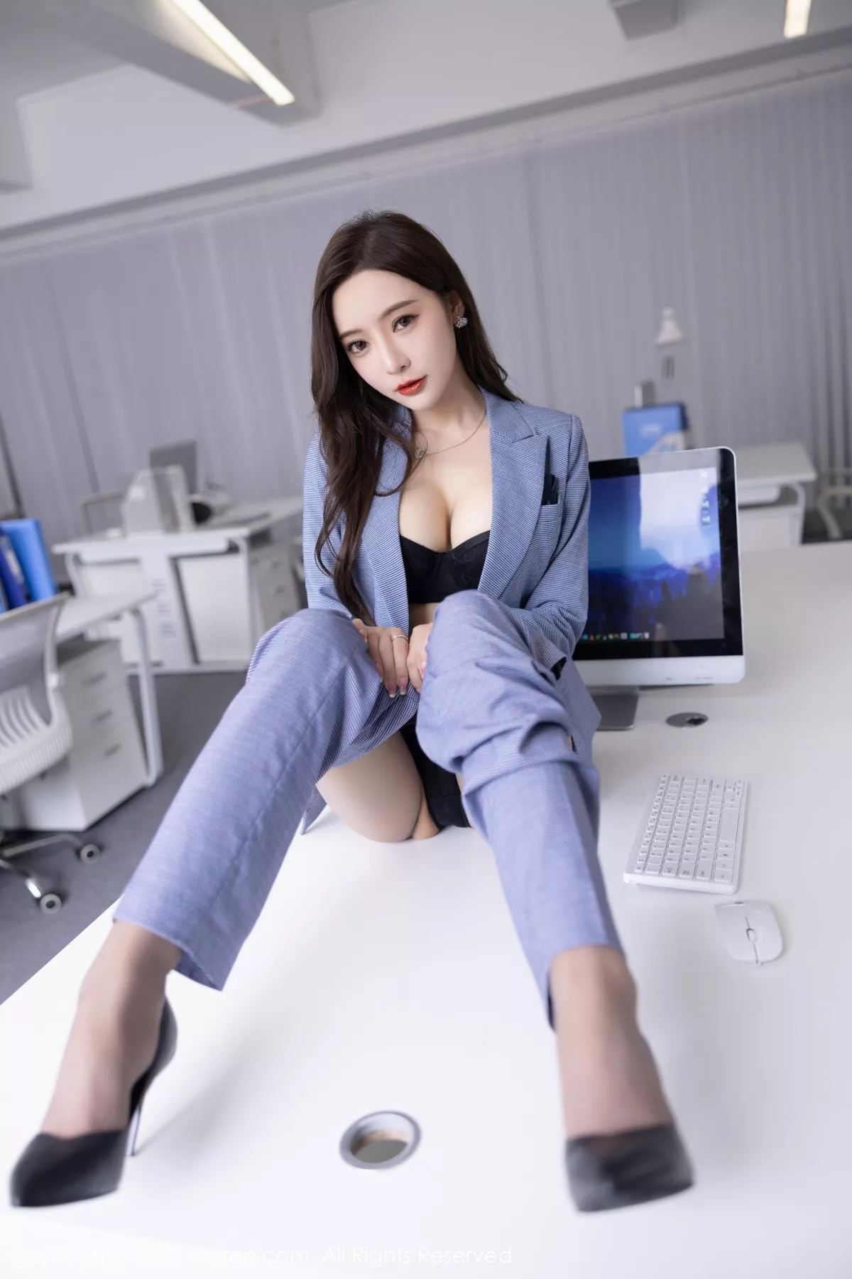 秀人集.com_[XiuRen秀人网]No.5629_女神王馨瑶yanni私房脱蓝灰职业装露性感黑色内衣丰满诱惑写真82P