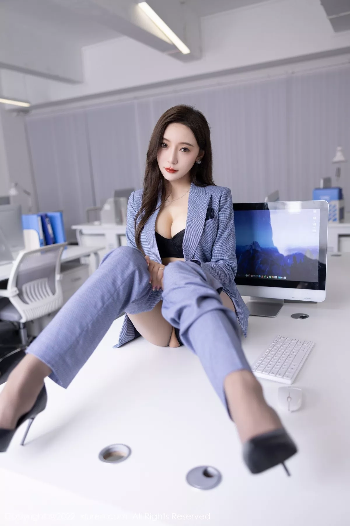 秀人集.com_[XiuRen秀人网]No.5629_女神王馨瑶yanni私房脱蓝灰职业装露性感黑色内衣丰满诱惑写真82P