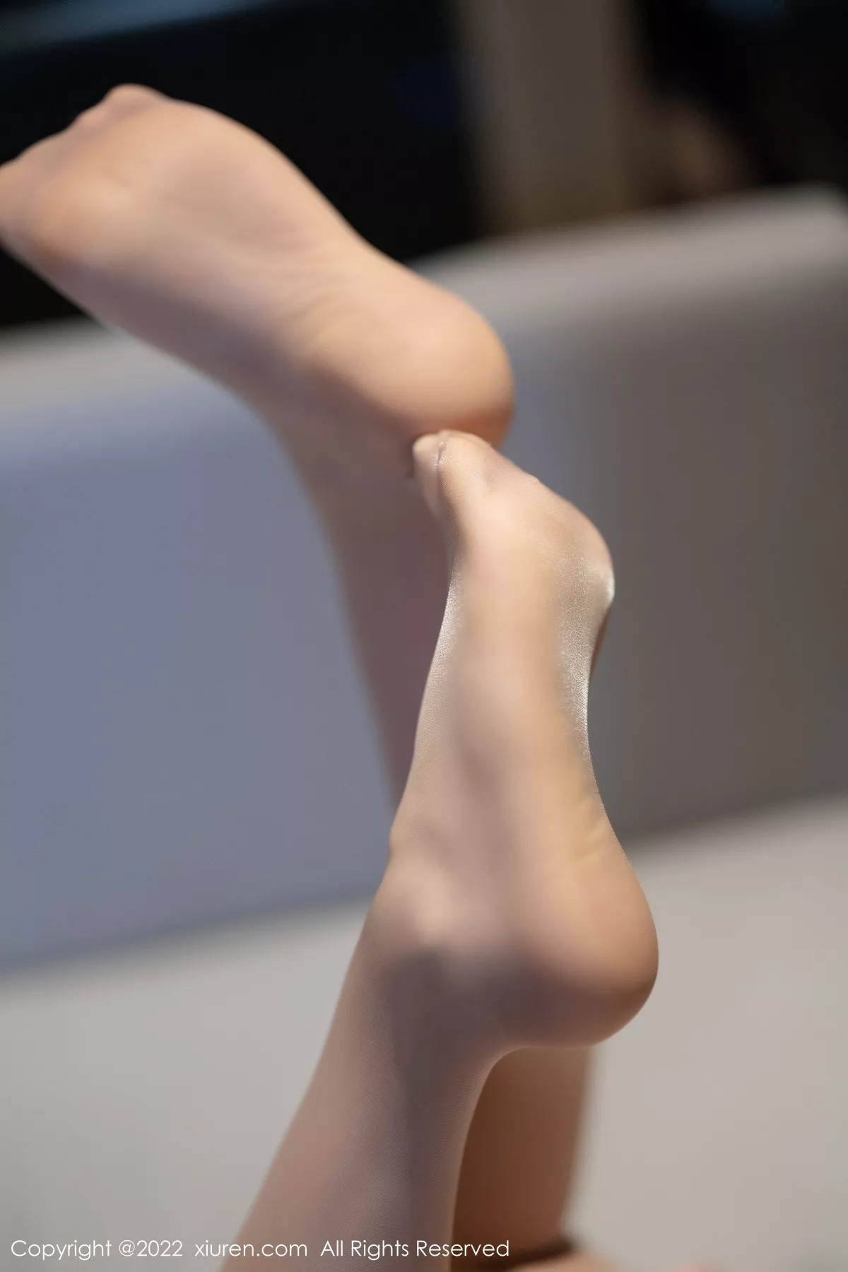 秀人集.com_[XiuRen秀人网]No.6071_女神徐莉芝Booty私房半脱金色吊带长裙露粉色蕾丝内衣诱惑写真75P