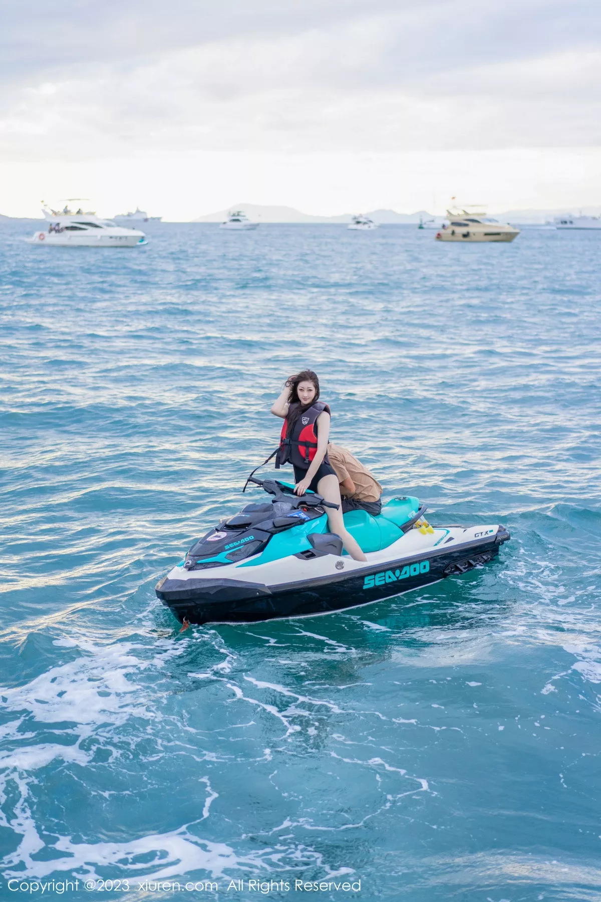 秀人集.com_[XiuRen秀人网]No.6098_女神妲己_Toxic三亚旅拍游艇场景性感服饰秀雪峰美臀诱惑写真99P