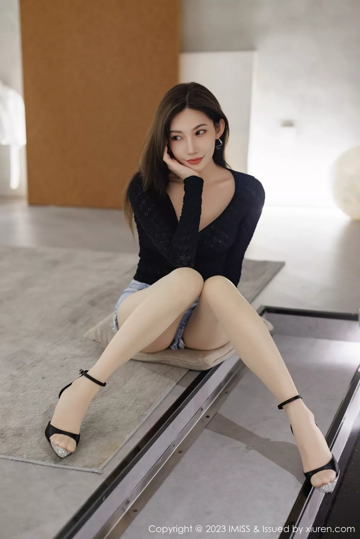 秀人集.com_[IMISS爱蜜社]Vol.727_女神小狐狸Kathryn黑色上衣配牛仔短裤露白色蕾丝内衣诱惑写真56P