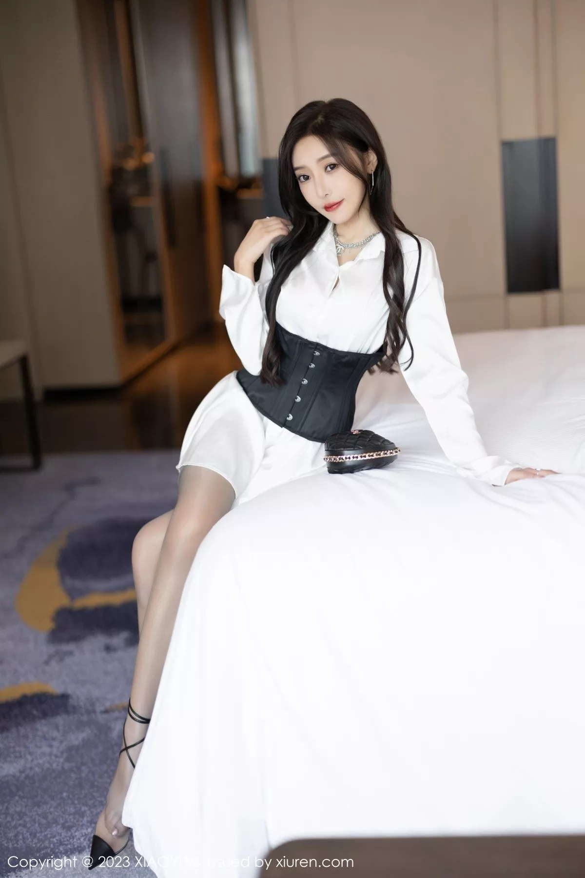 秀人集.com_[XiaoYu画语界]Vol.990_女神王馨瑶yanni脱时尚白色长款服露性感灰色内衣迷人诱惑写真82P