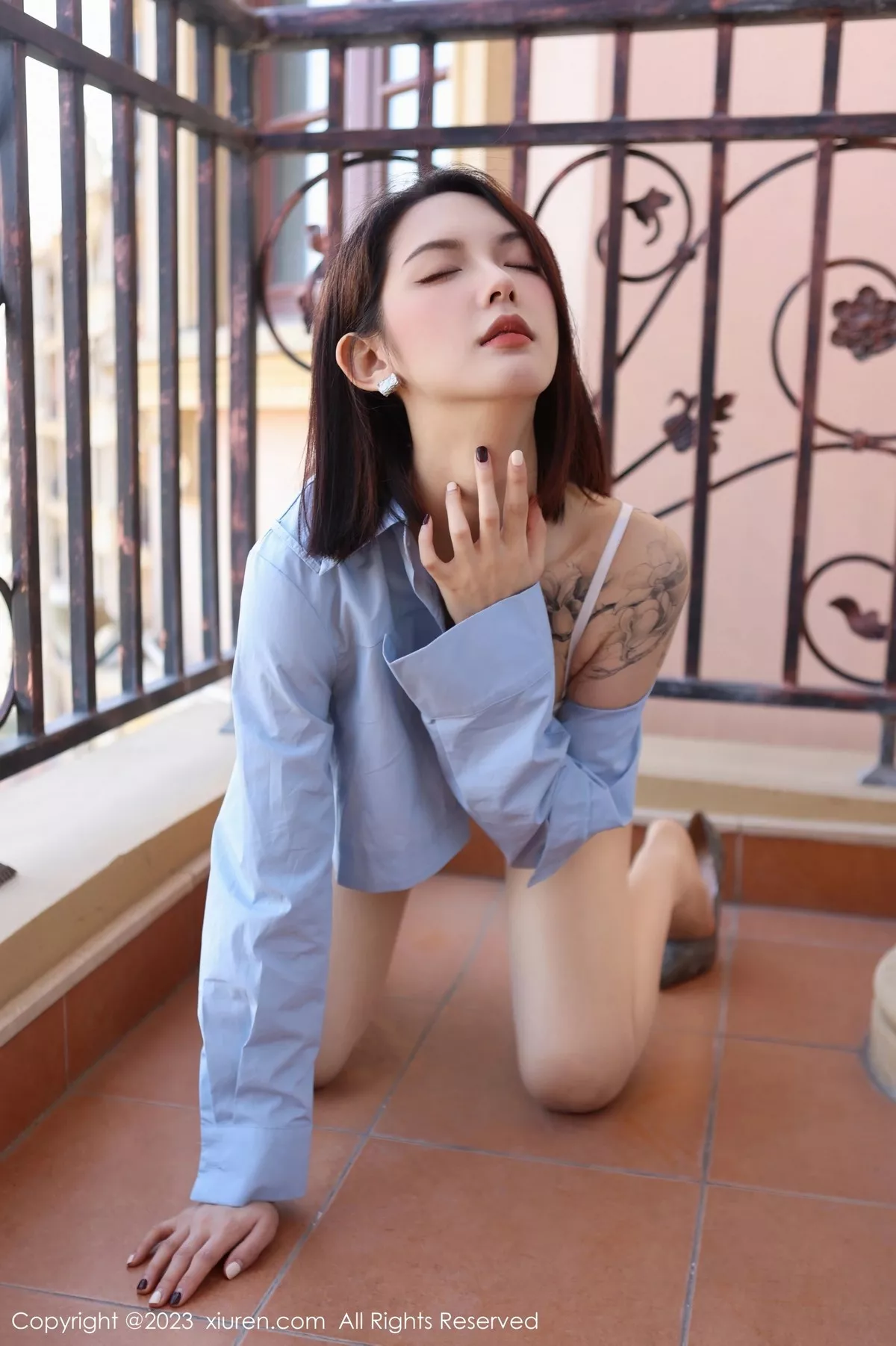 秀人集.com_[XiuRen秀人网]No.6661_模特乔一一性感浅蓝色上衣配皮质短裙露白色蕾丝内衣诱惑写真81P