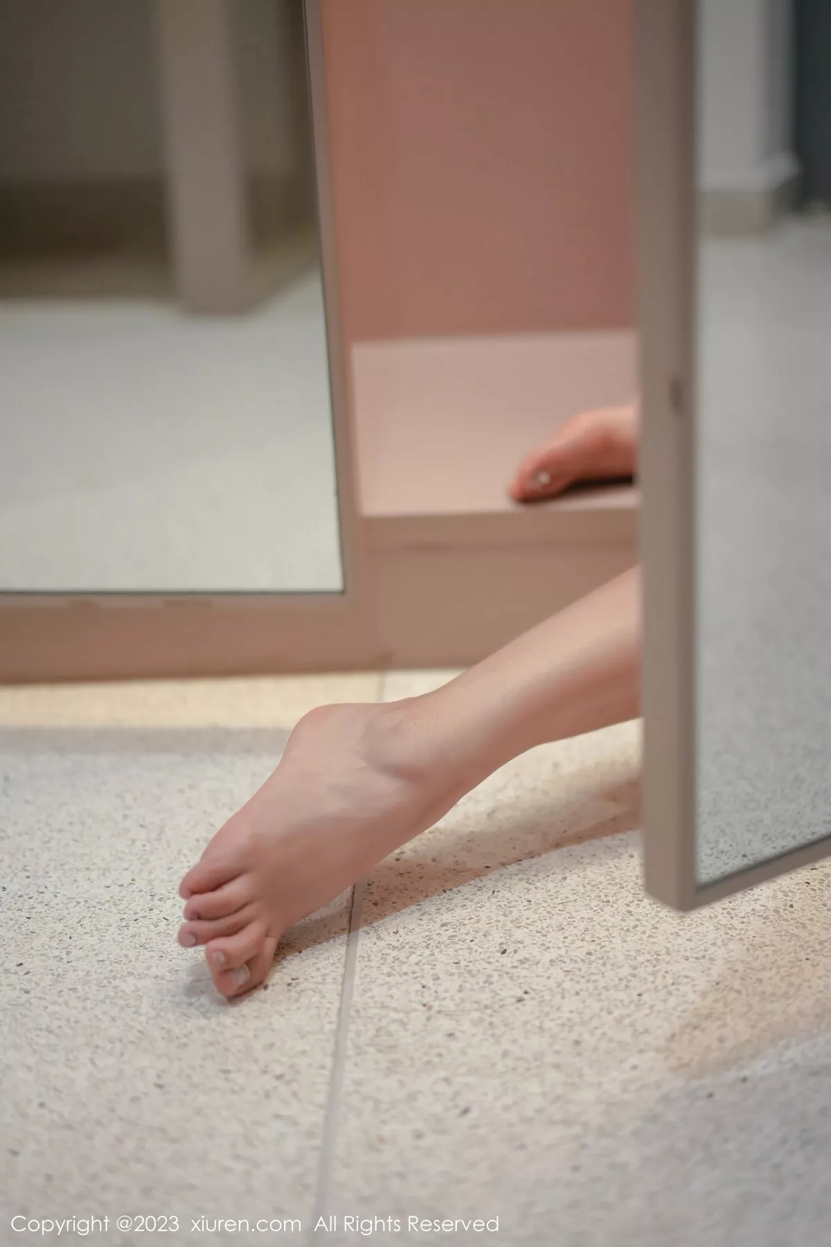 秀人集.com_[XiuRen秀人网]No.6729_模特laura阿姣脱白色吊带长裙露浅色轻透蕾丝内衣完美诱惑写真66P