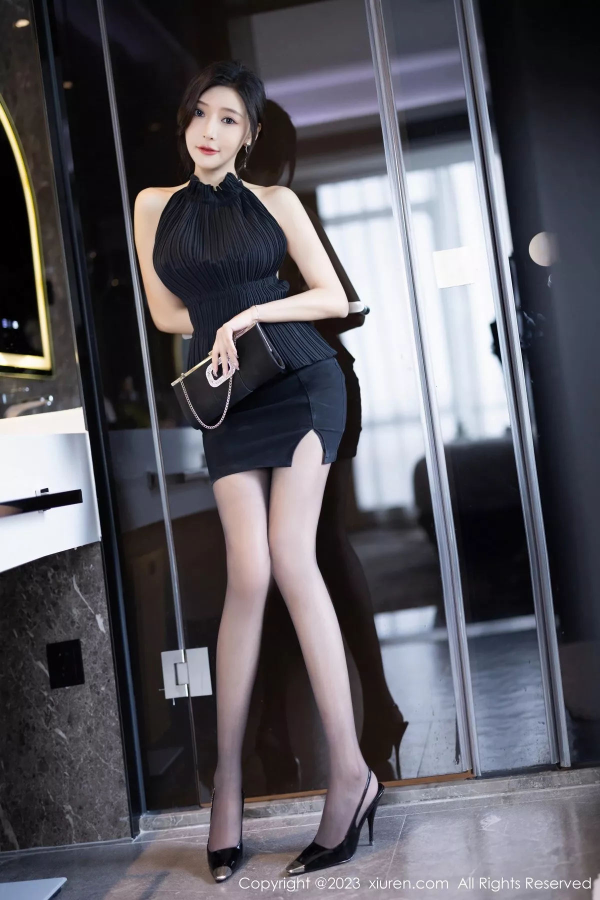 秀人集.com_[XiuRen秀人网]No.6891_女神王馨瑶yanni脱黑色短裙露超薄无内黑丝秀火辣身材诱惑写真83P