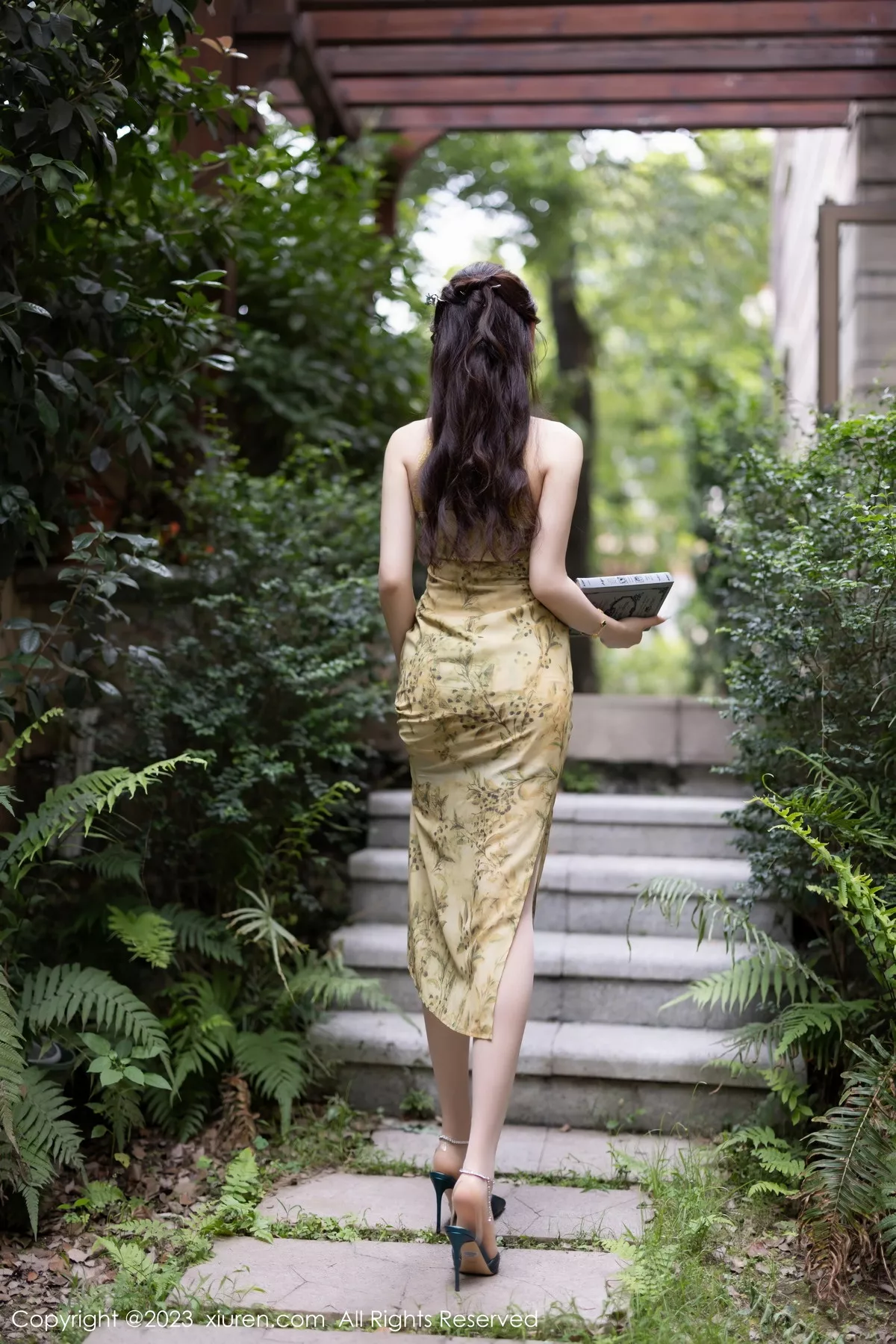 秀人集.com_[XiuRen秀人网]No.7083_女神徐莉芝Booty欧式文艺风墨绿色内衣配黑丝吊袜迷人诱惑写真81P