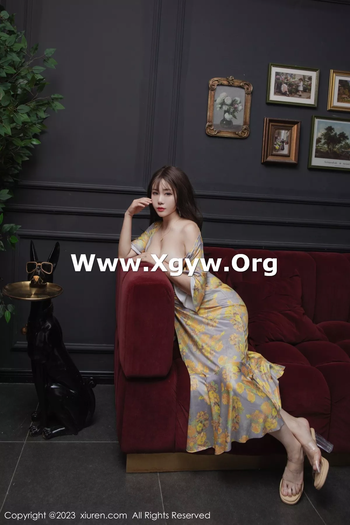 秀人集.com_[XiuRen秀人网]No.6949_模特严利娅Yuliya性感黄灰色睡裙半撩秀翘臀美腿惹火诱惑写真84P