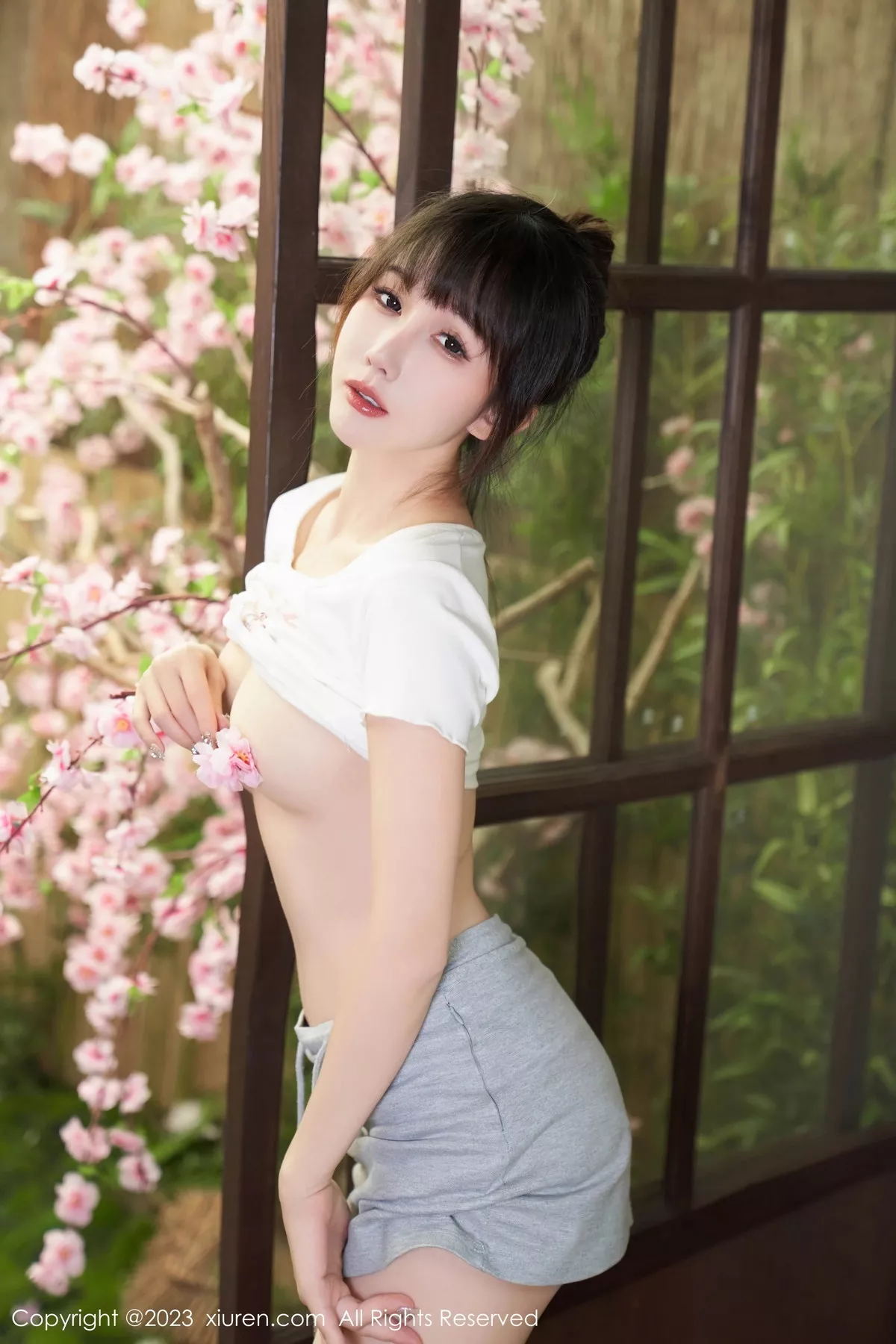 秀人集.com_[XiuRen秀人网]No.7519_模特波巧酱性感白色短T配灰色短裙露超薄肉丝秀美腿诱惑写真88P