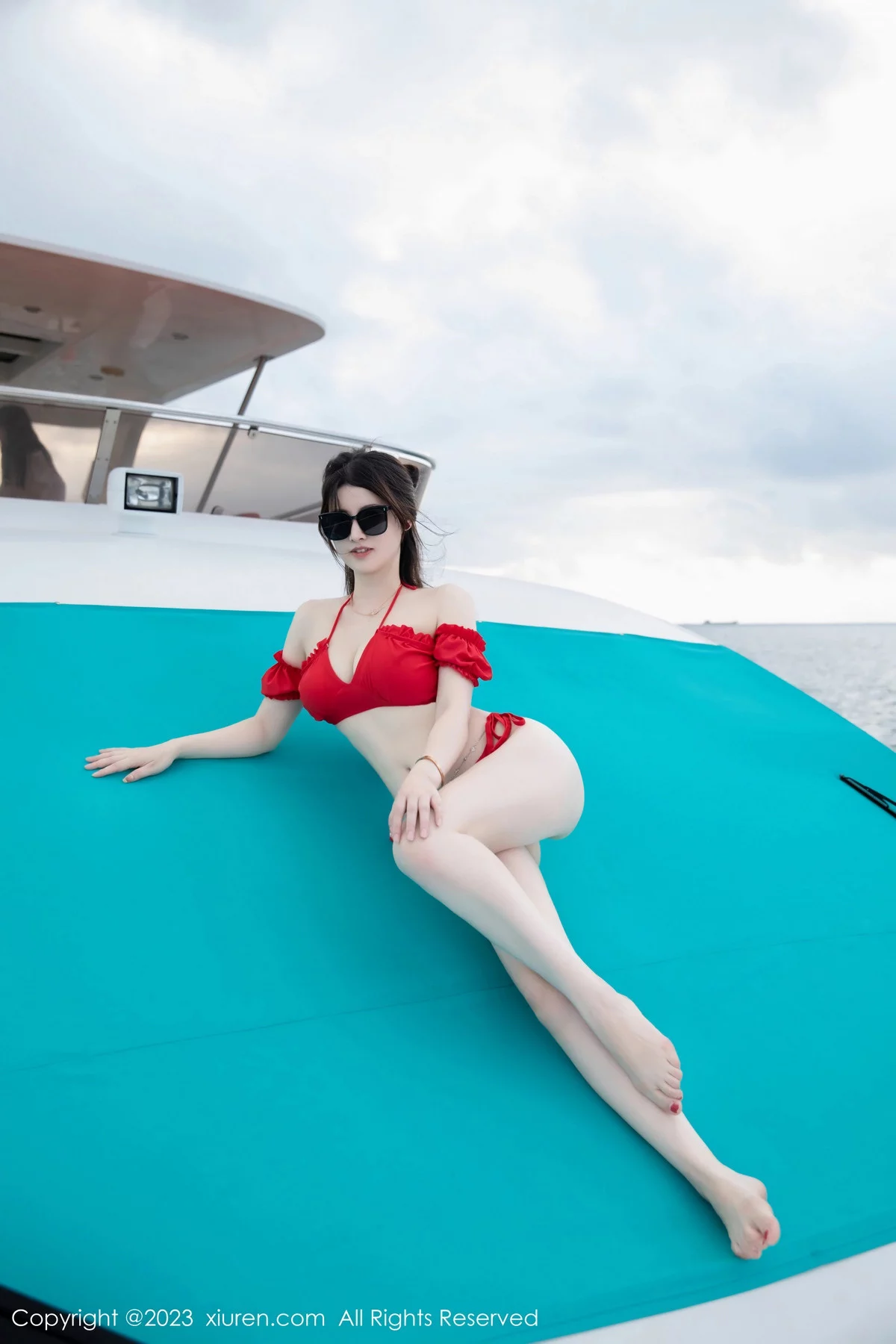 秀人集.com_[XiuRen秀人网]No.7881_模特诗诗kiki游艇场景性感红色比基尼服秀丰腴有致身材诱惑写真81P