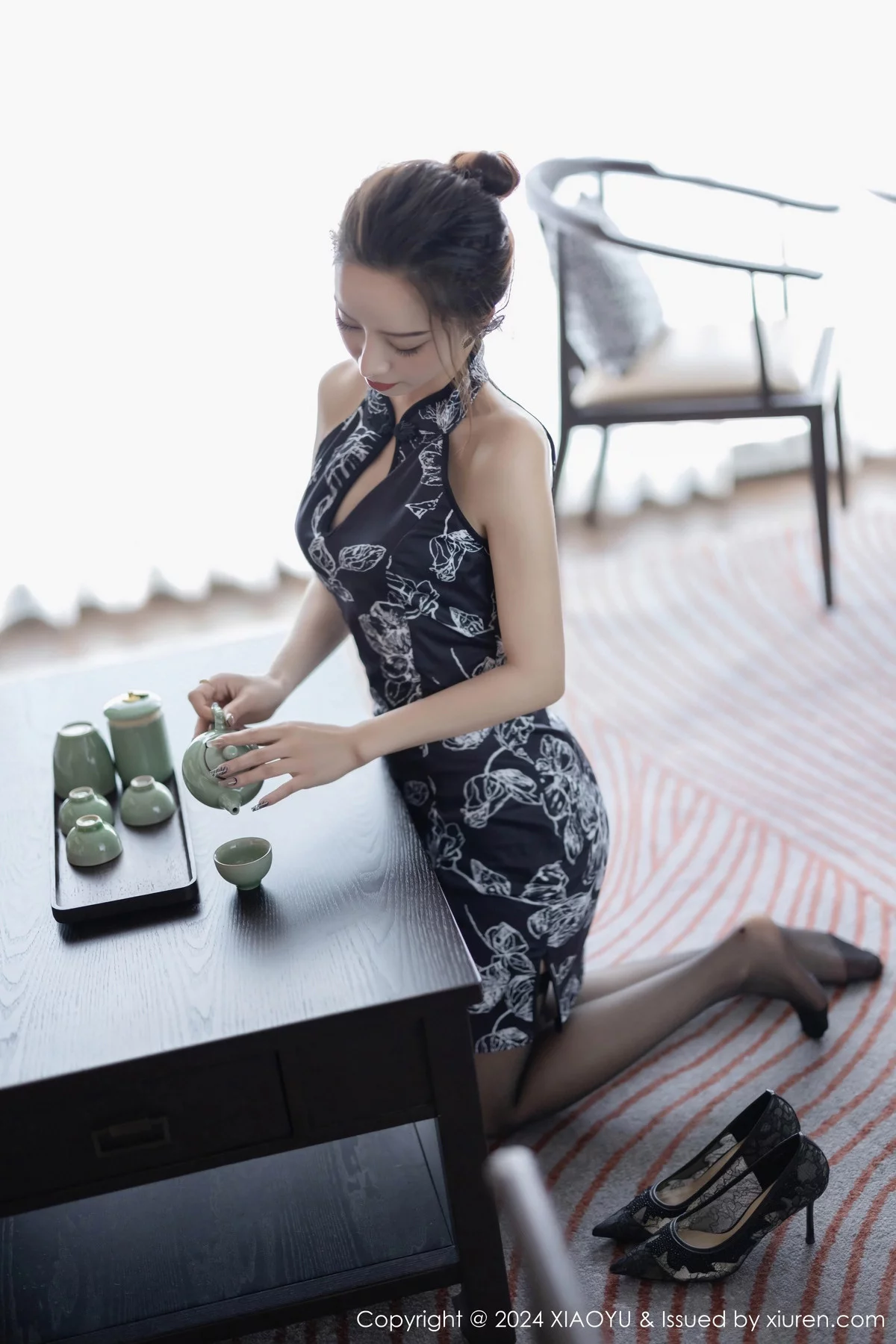 秀人集.com_[XiaoYu画语界]Vol.1182_模特苏曼兮性感深蓝色旗袍露黑色情趣内衣秀丰腴美臀诱惑写真83P