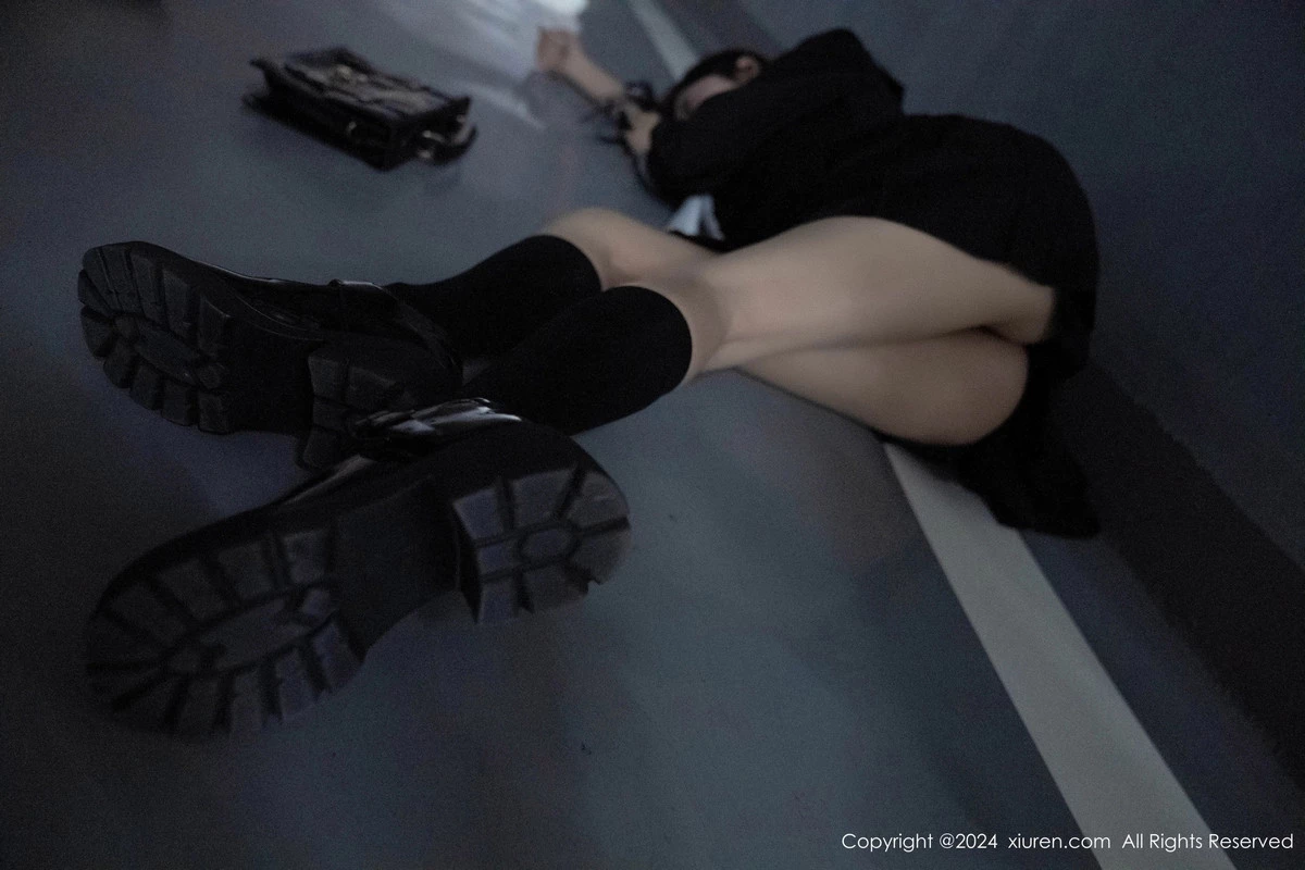 秀人集.com_[XiuRen秀人网]No.8080_女神杨晨晨Yome性感黑色制服露黄色内衣秀丰腴身材完美诱惑写真90P