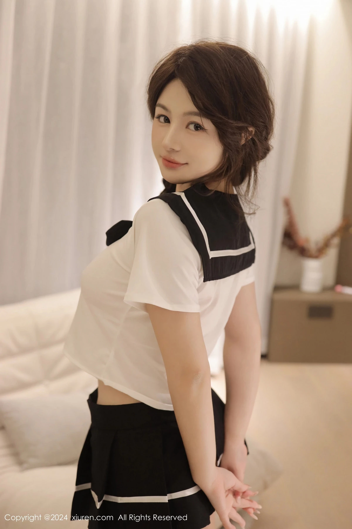 秀人集.com_[XiuRen秀人网]No.8229_模特沈思怡性感学生短裙套装配白色腿袜秀翘臀美腿迷人诱惑写真55P