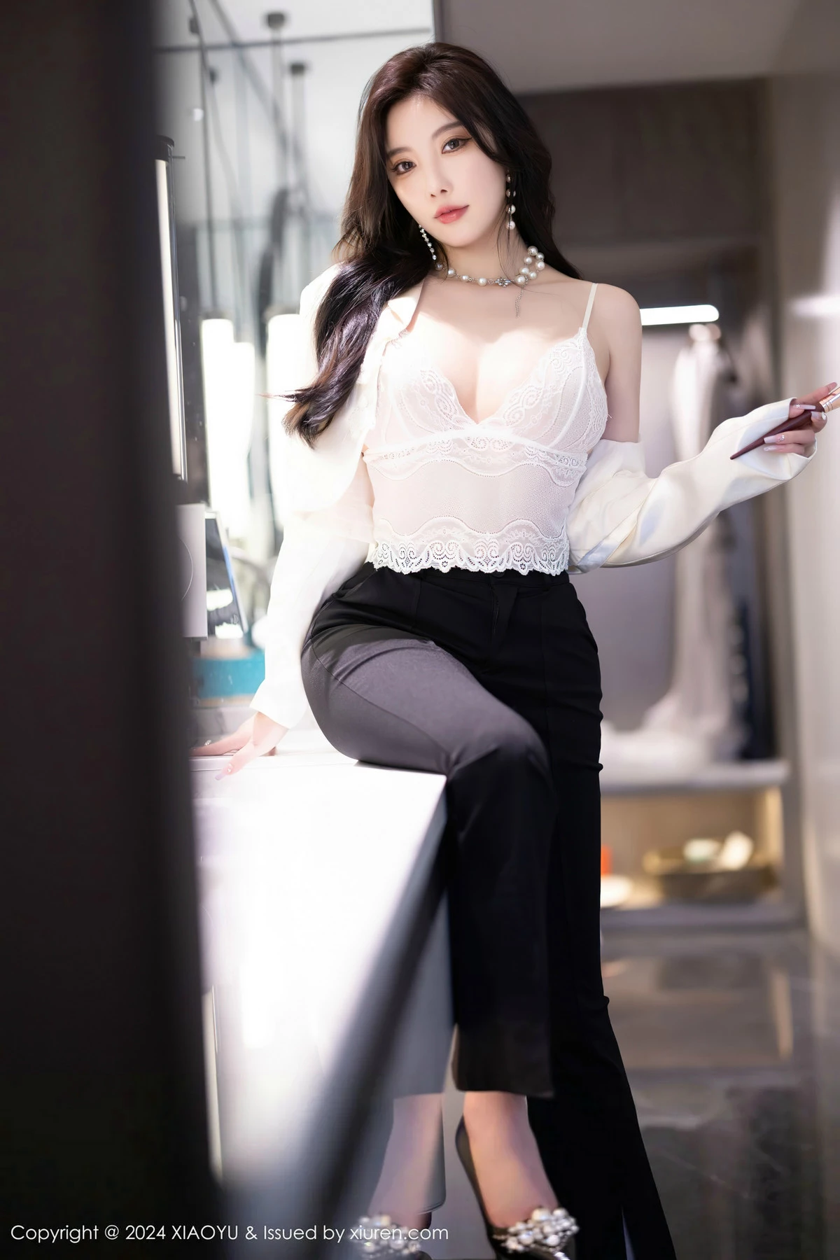 秀人集.com_[XiaoYu画语界]Vol.1233_女神杨晨晨Yome性感白色蕾丝内衣+黑色情趣内衣完美诱惑写真80P