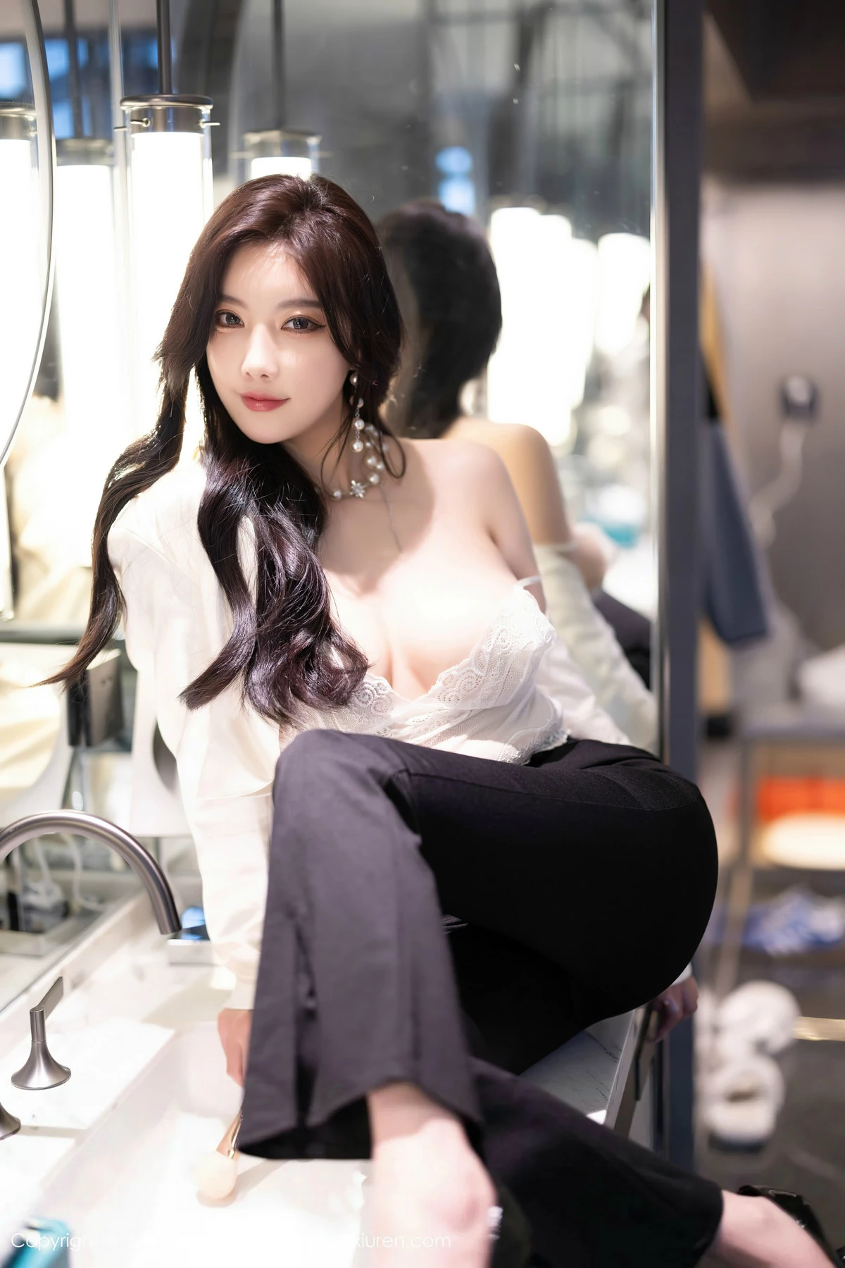 秀人集.com_[XiaoYu画语界]Vol.1233_女神杨晨晨Yome性感白色蕾丝内衣+黑色情趣内衣完美诱惑写真80P