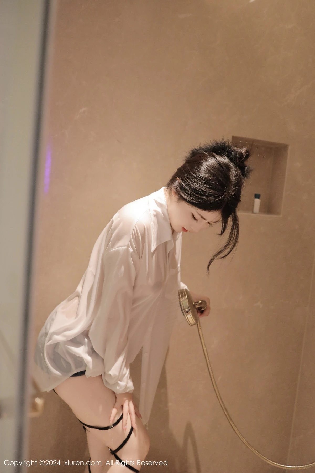 秀人集.com_[XiuRen秀人网]No.8400_模特陈小花浴室性感白色轻透上衣配牛仔短裤秀曼妙身姿诱惑写真77P