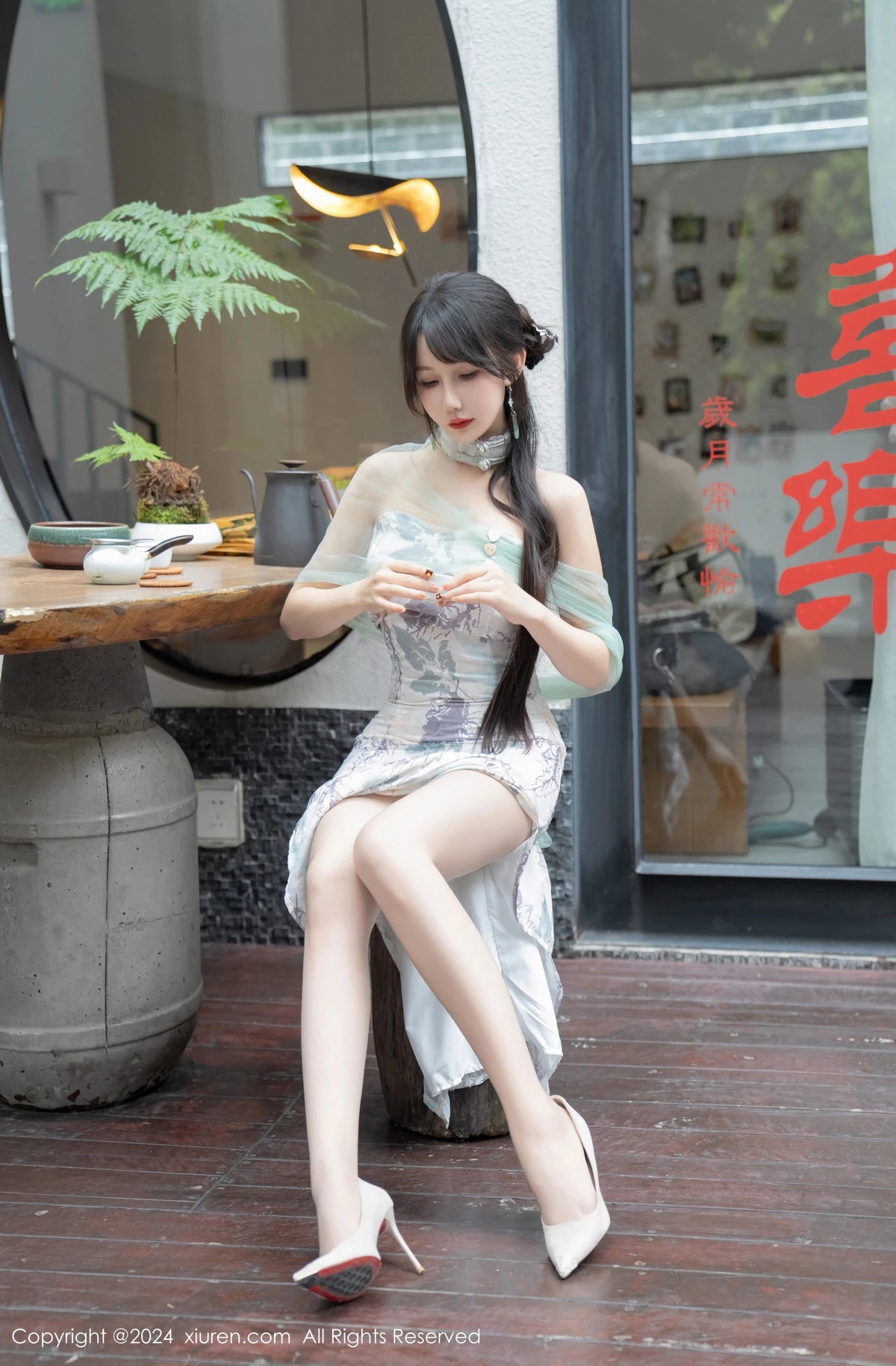 秀人集.com_[XiuRen秀人网]No.8448_模特波巧酱性感黑色薄纱肚兜+图案旗袍配闪亮肉丝完美诱惑写真96P