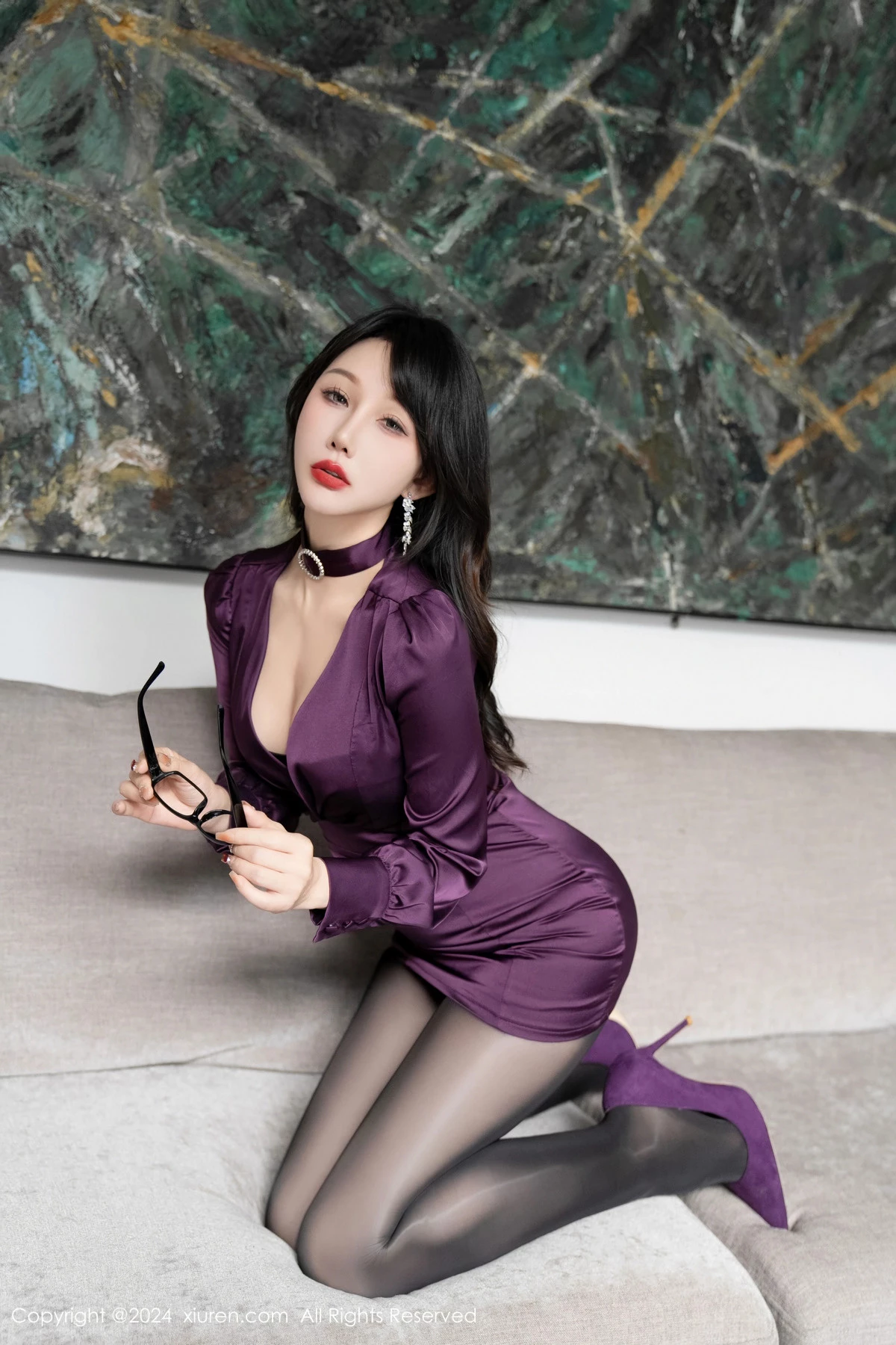 秀人集.com_[XiuRen秀人网]No.8610_模特波巧酱性感紫色连衣短裙配超薄闪亮黑丝秀惹火身材诱惑写真84P