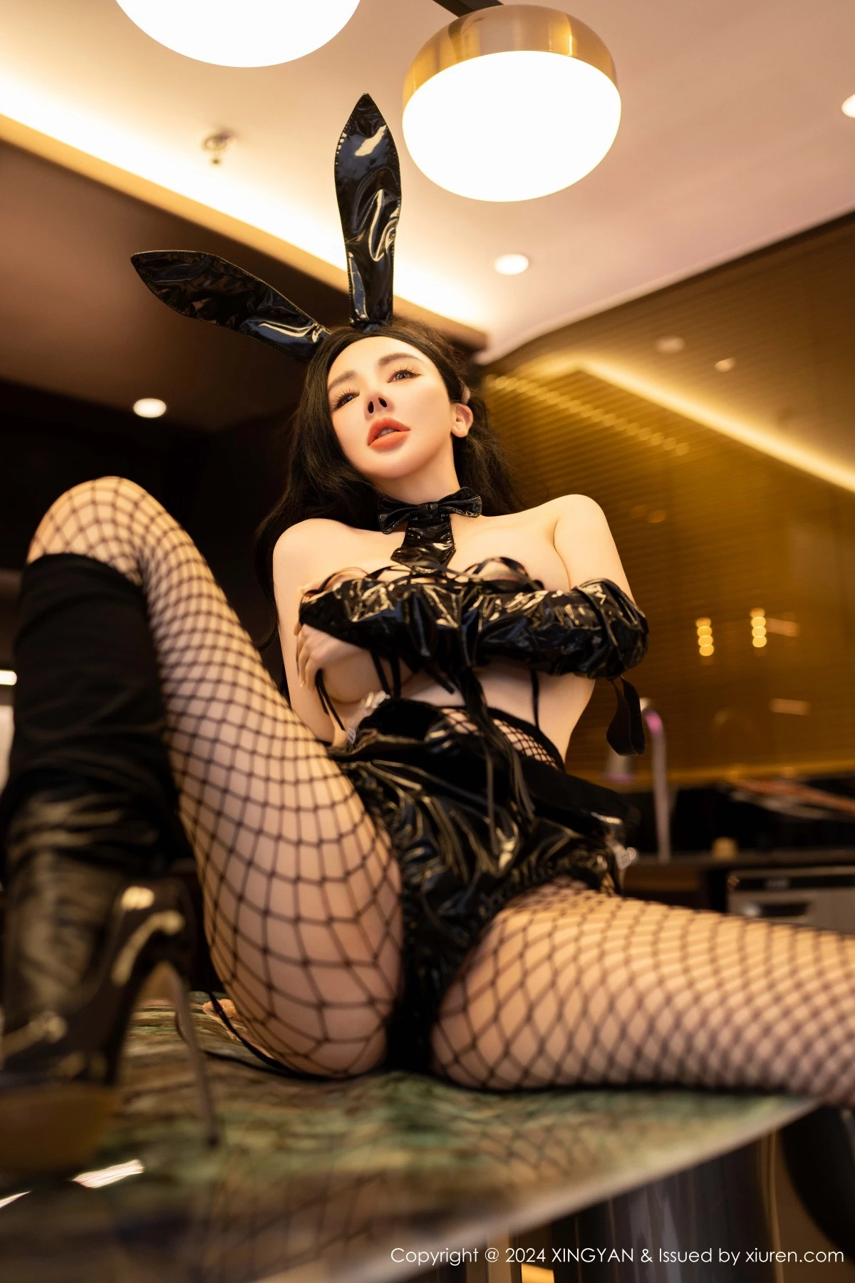 秀人集.com_[XINGYAN星颜社]VOL.285_模特潘思沁性感黑色皮质情趣服配黑丝网袜秀巨乳肥臀诱惑写真81P