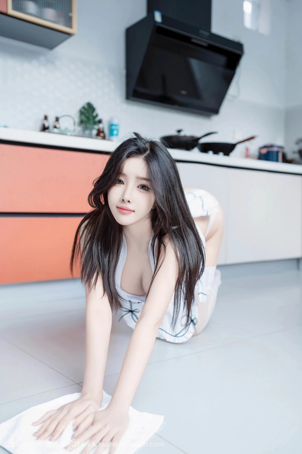 秀人集.com_[XINGYAN星颜社]VOL.310_模特袁圆性感白色情趣服饰配白丝吊袜秀惹火身材诱惑写真80P