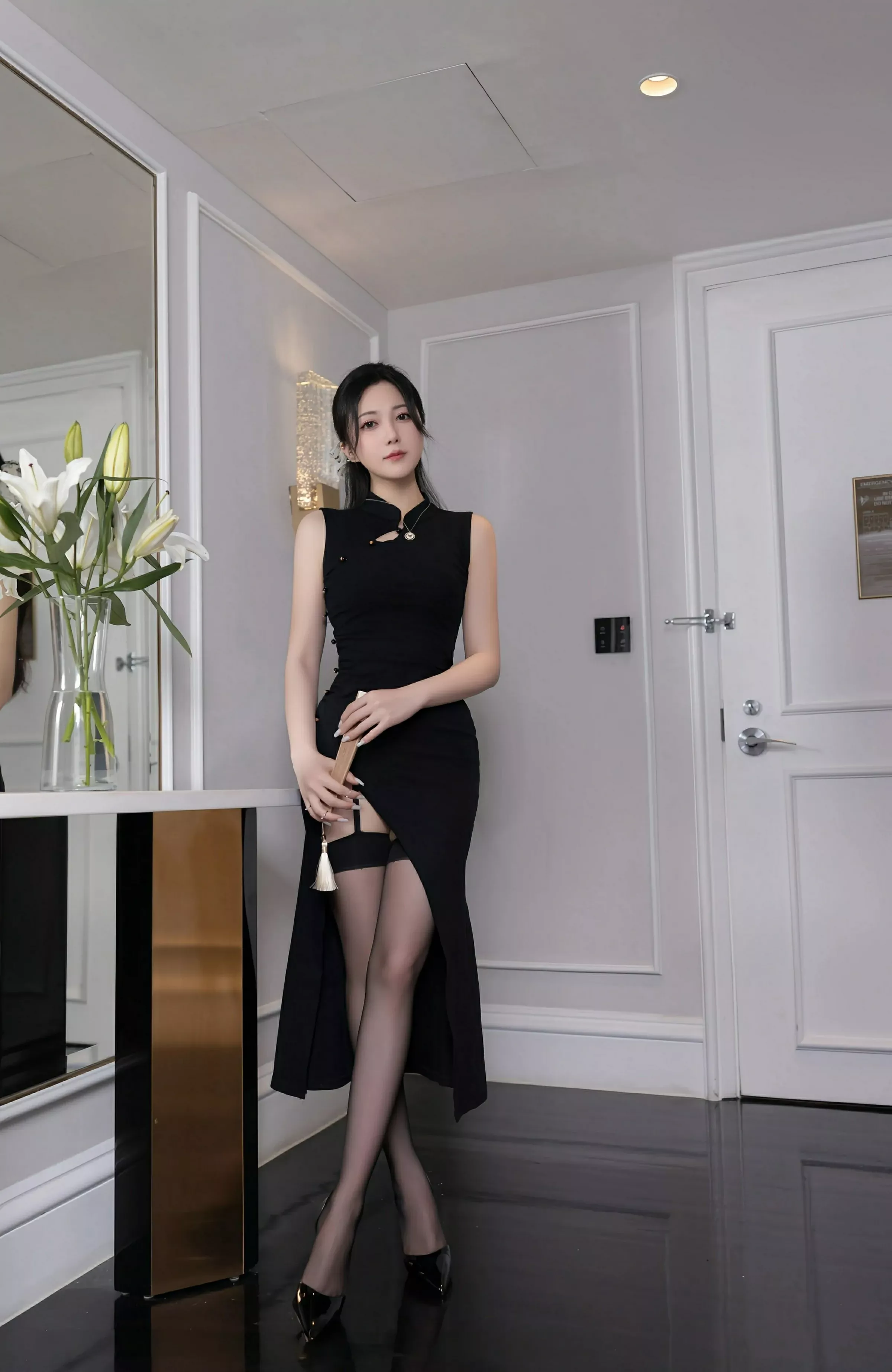 秀人集.com_[XiuRen秀人网]No.10480_模特鱼子酱Fish性感黑色连衣长裙露黑色内衣秀婀娜身段诱惑写真80P