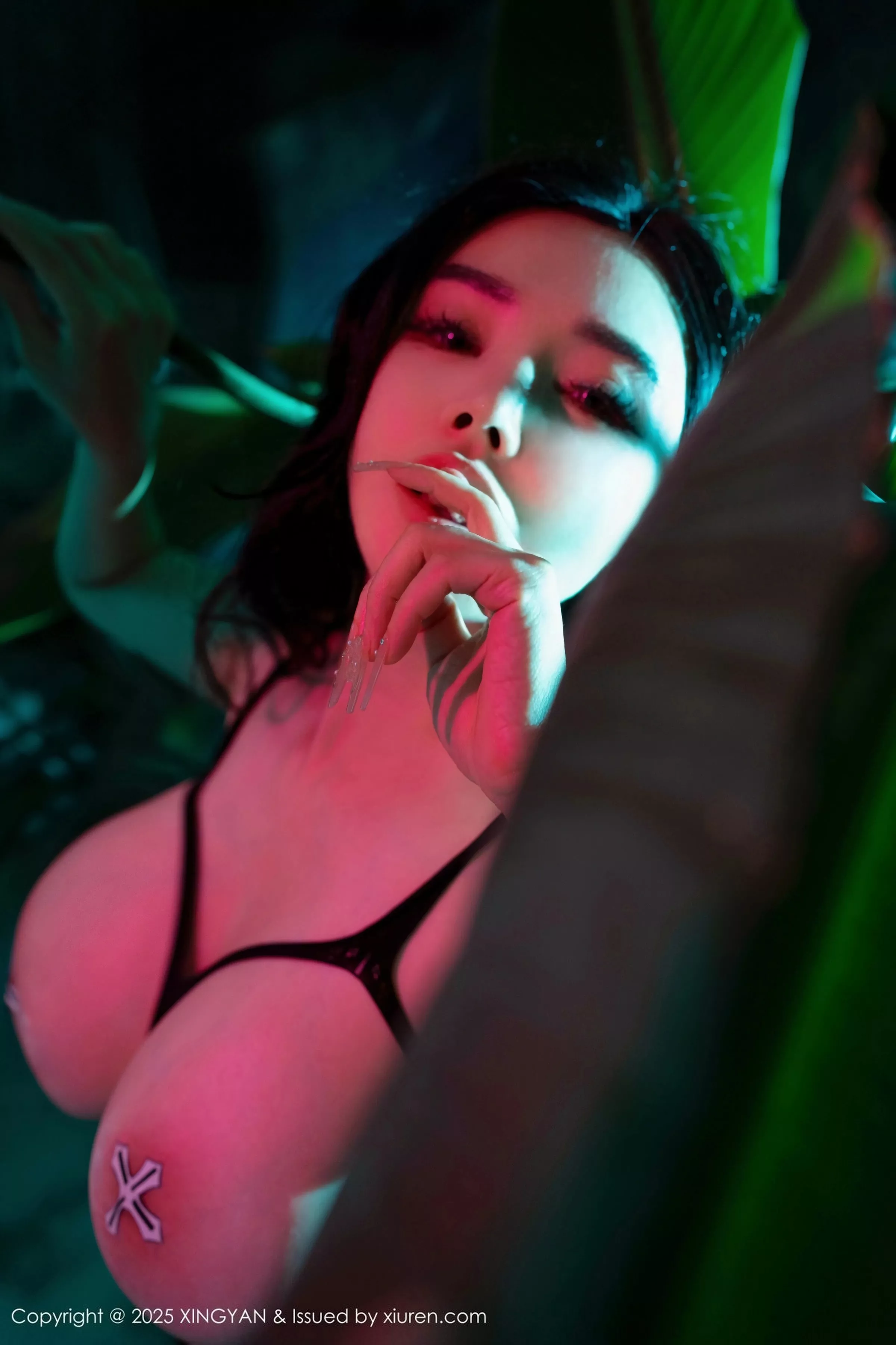 秀人集.com_[XINGYAN星颜社]VOL.359_模特潘思沁性感黑色情趣内衣配超薄黑丝秀巨乳肥臀惹火诱惑写真77P