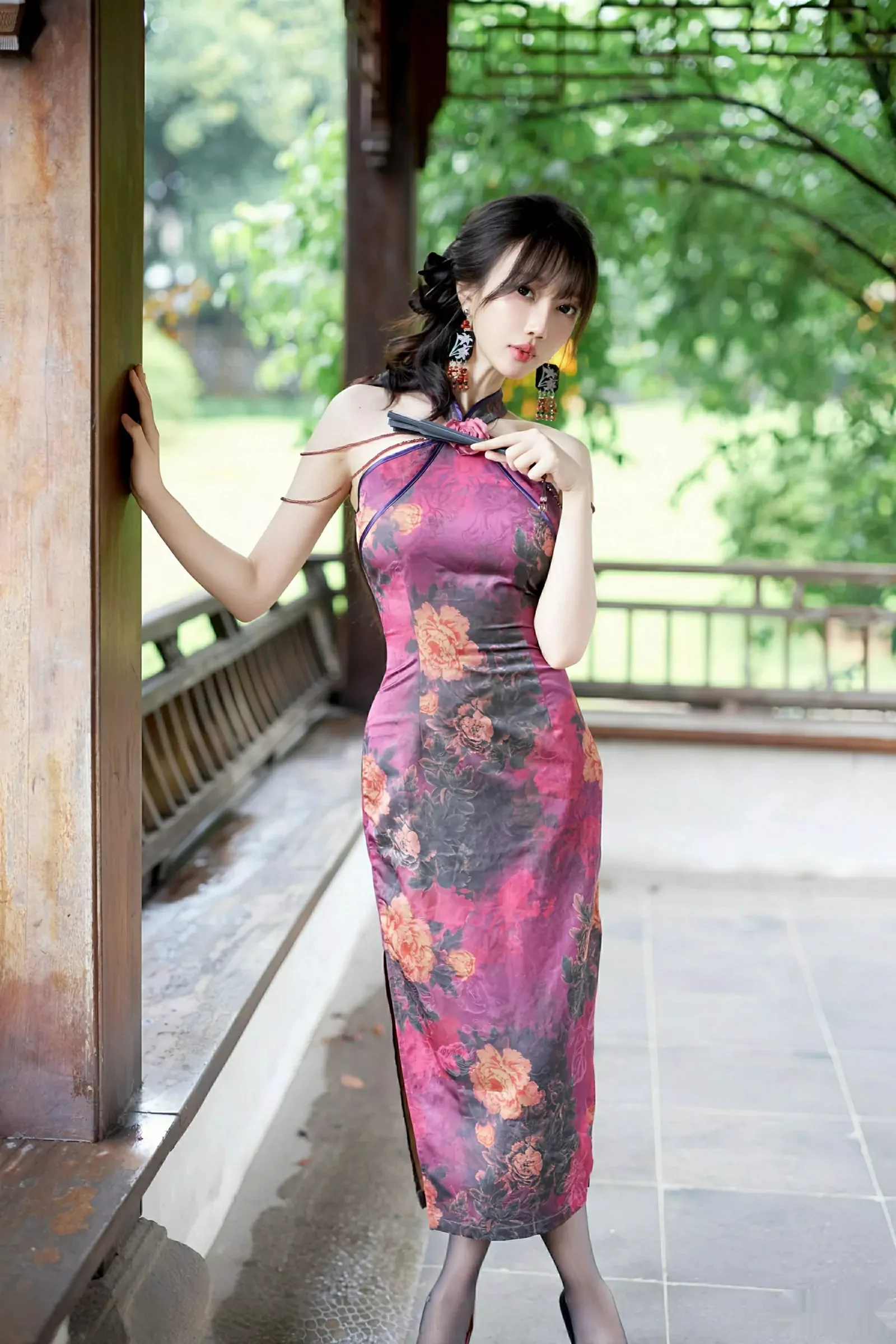 秀人集.com_[XiuRen秀人网]No.10593_模特玥儿玥er性感紫色旗袍服饰配黑丝吊袜秀完美身材诱惑写真64P