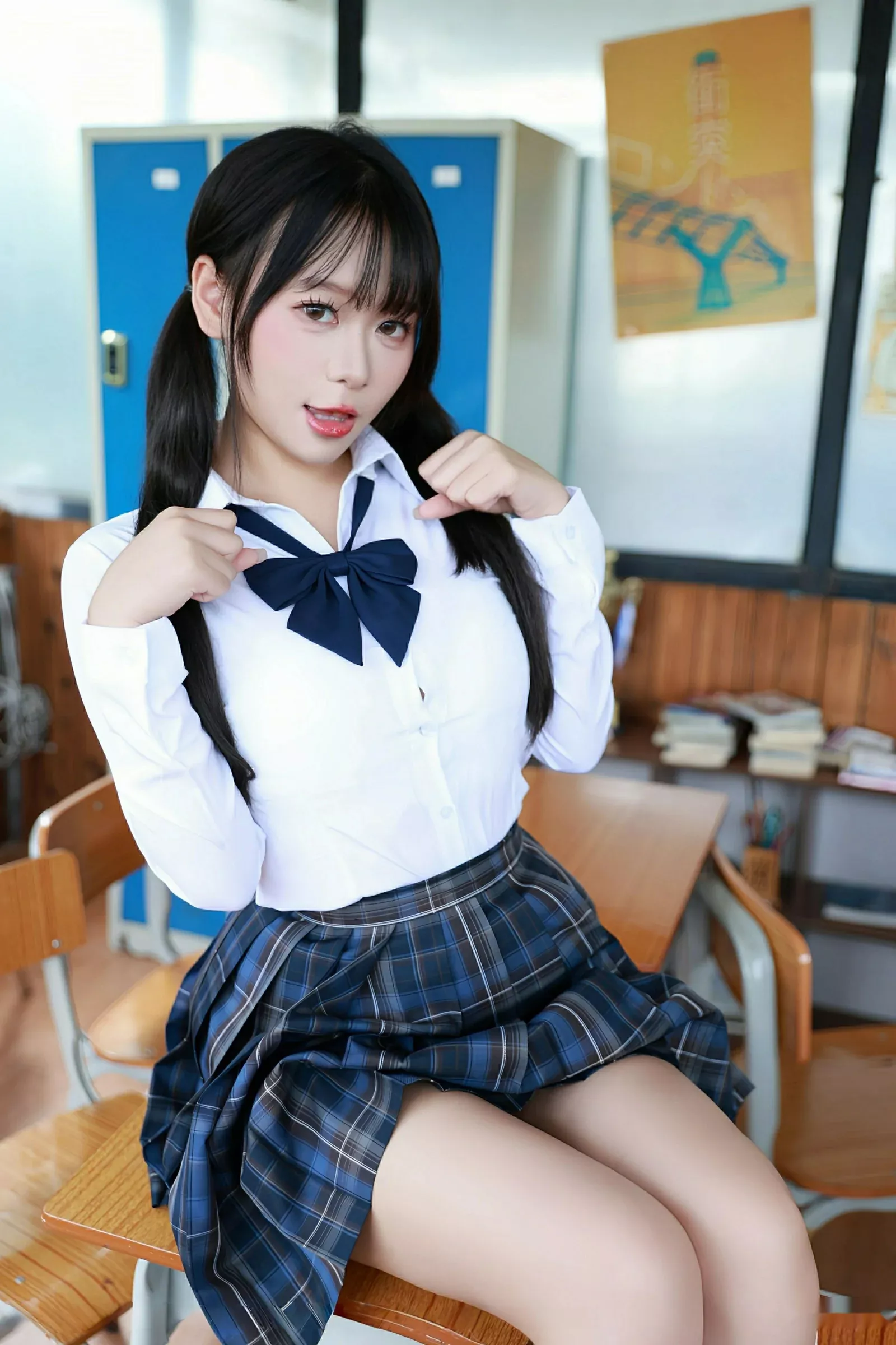 秀人集.com_[XiuRen秀人网]No.10602_新人模特水泽性感JK制服露肉色蕾丝内衣秀丰满身材迷人诱惑写真85P