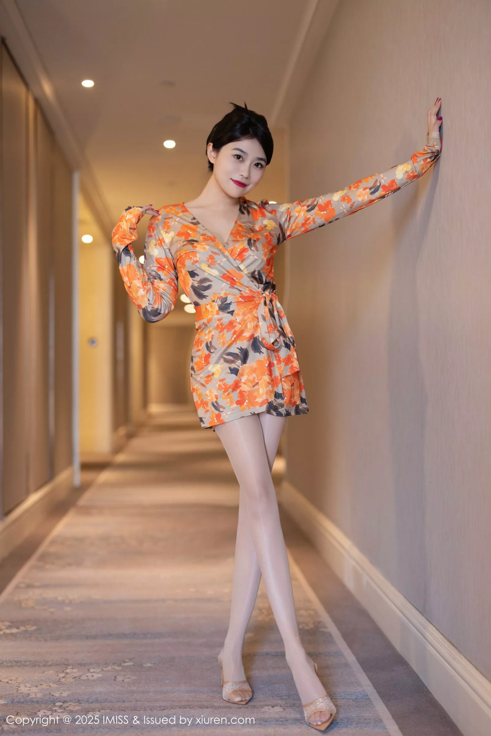 秀人集.com_[IMISS爱蜜社]Vol.796_女神许诺Sabrina连衣短裙露红色内衣配超薄肉丝秀美腿诱惑写真98P