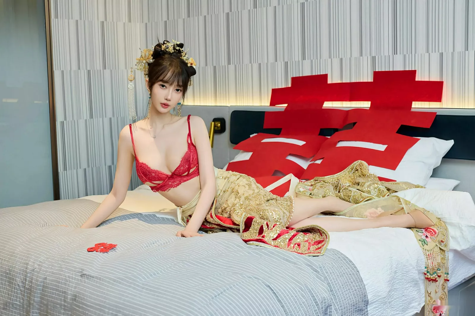 秀人集.com_[XiuRen秀人网]No.10567_模特玥儿玥er性感红色蕾丝内衣配超薄肉丝秀完美身材诱惑写真72P