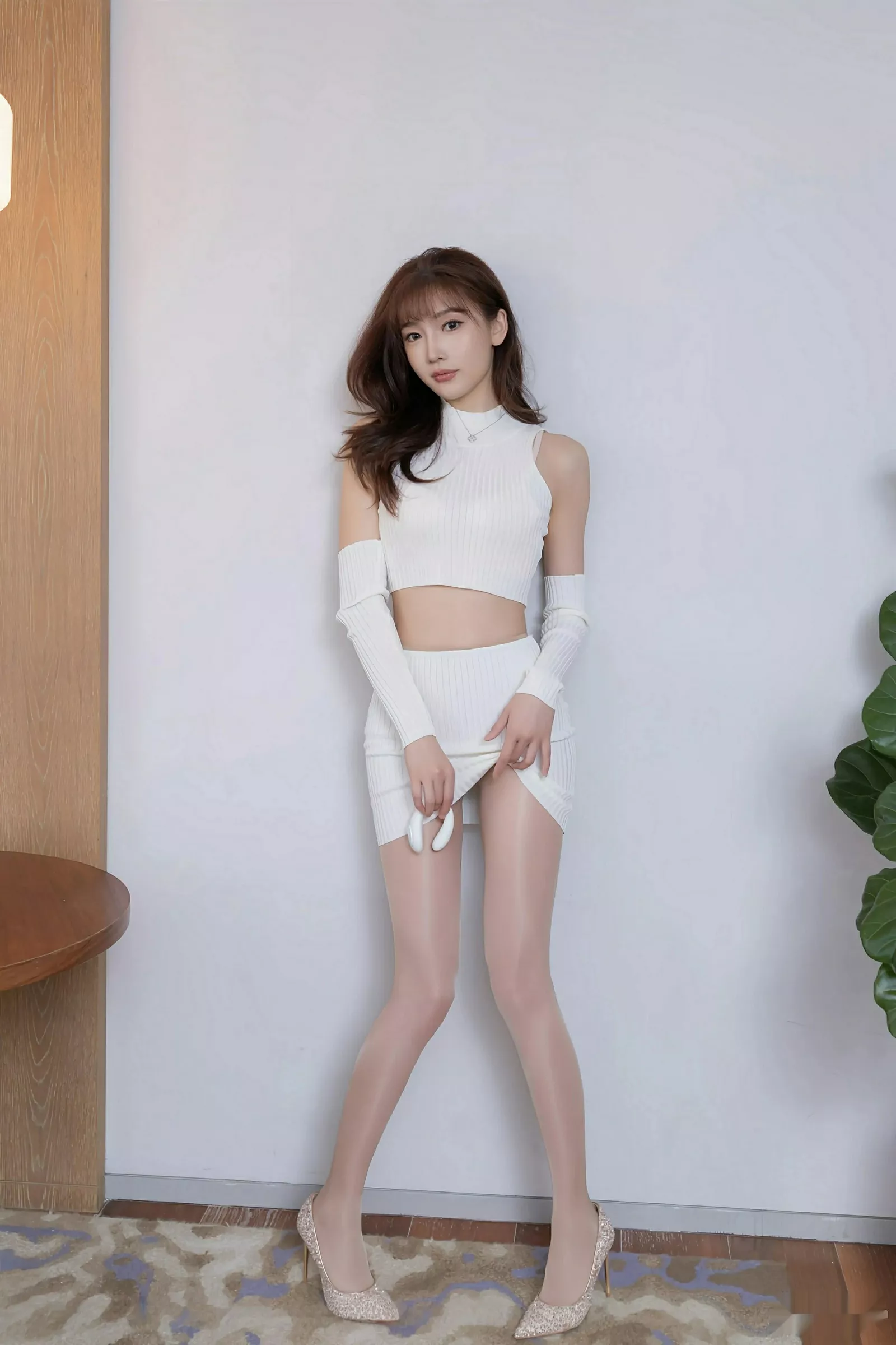 秀人集.com_[XiuRen秀人网]No.10608_模特陆萱萱性感白色短裙套装配超薄肉丝秀柔美身姿诱惑写真80P