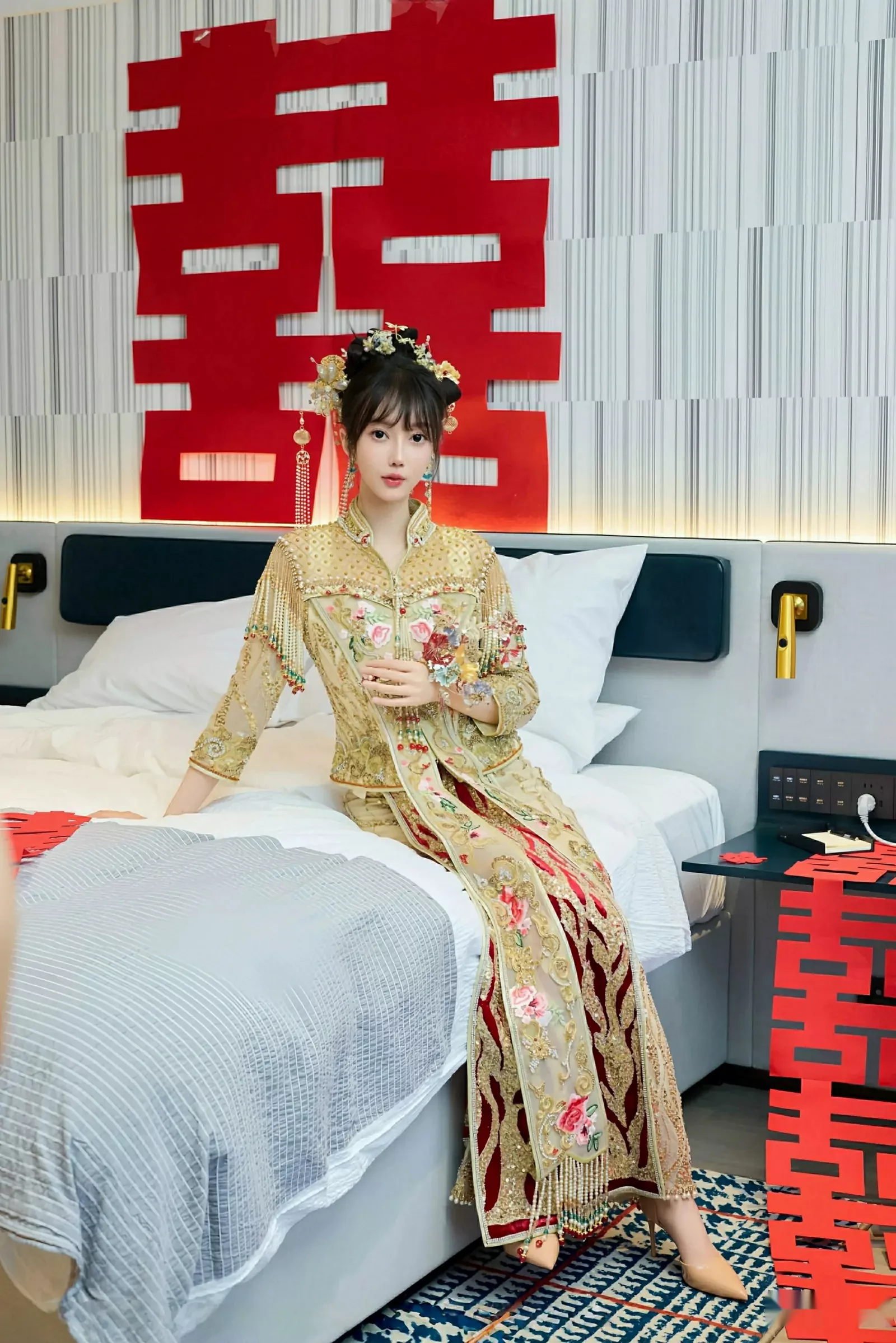 秀人集.com_[XiuRen秀人网]No.10567_模特玥儿玥er性感红色蕾丝内衣配超薄肉丝秀完美身材诱惑写真72P