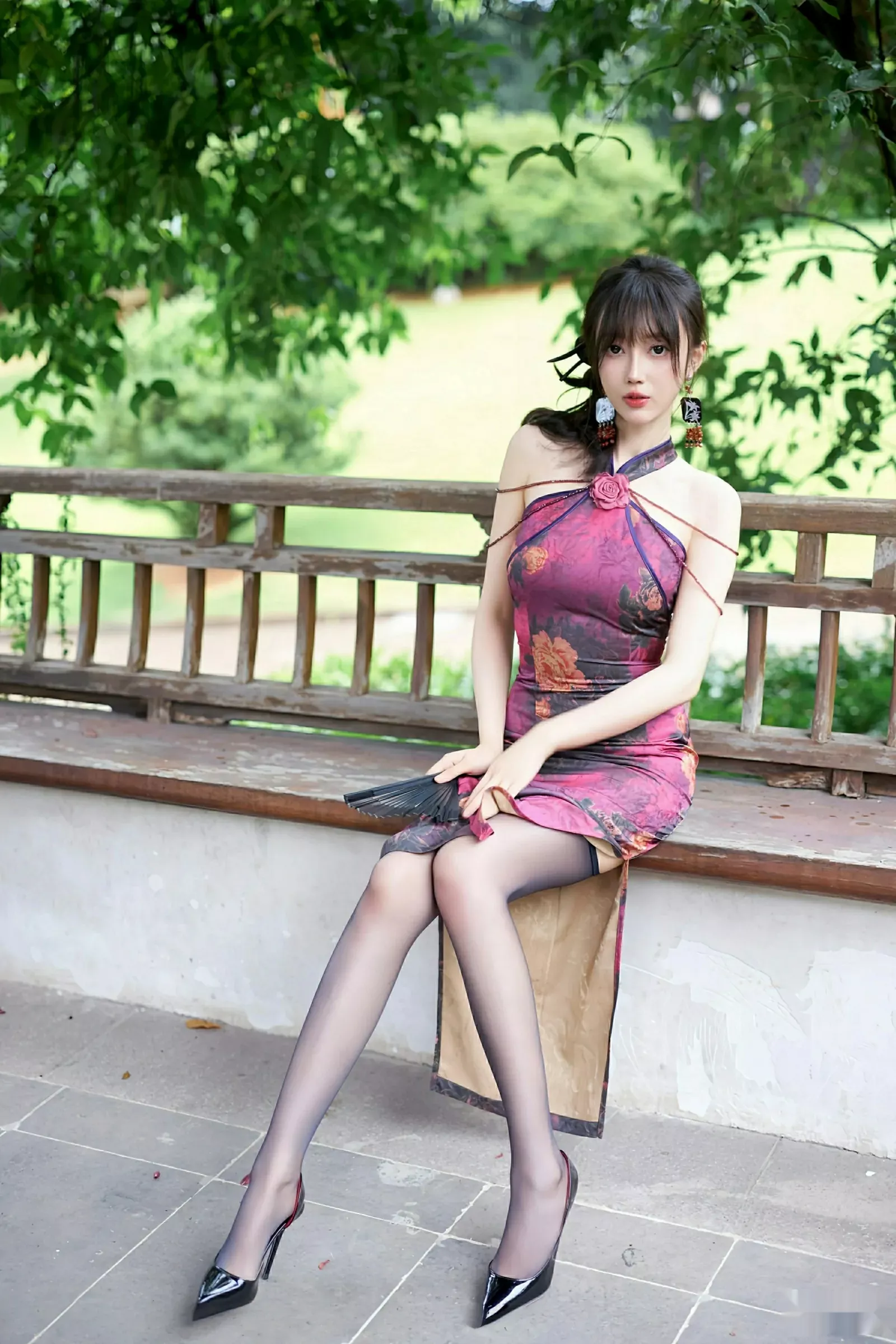 秀人集.com_[XiuRen秀人网]No.10593_模特玥儿玥er性感紫色旗袍服饰配黑丝吊袜秀完美身材诱惑写真64P