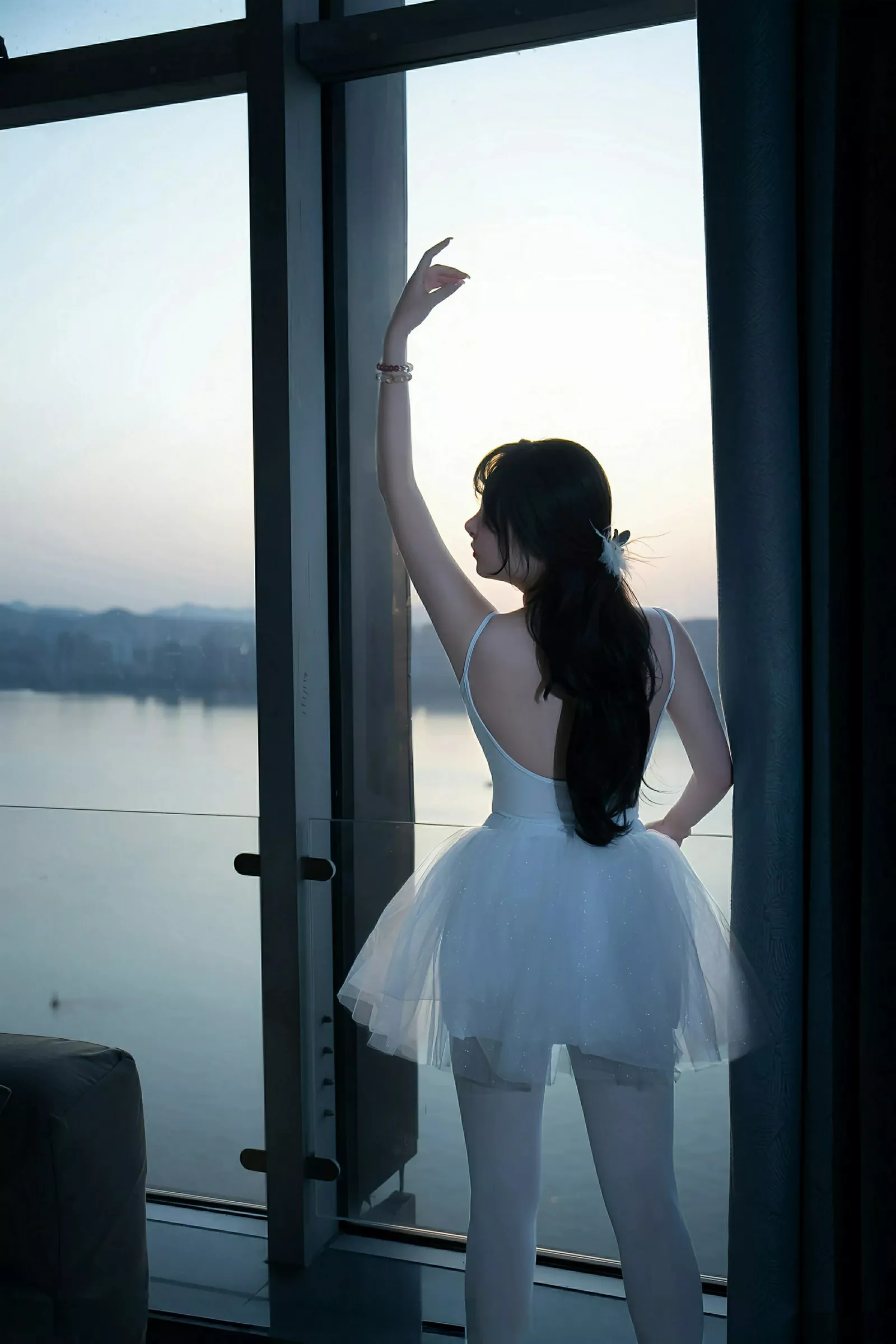 秀人集.com_[XiuRen秀人网]No.10575_模特软情性感白色芭蕾短裙配白色丝袜秀曼妙身姿完美诱惑写真78P