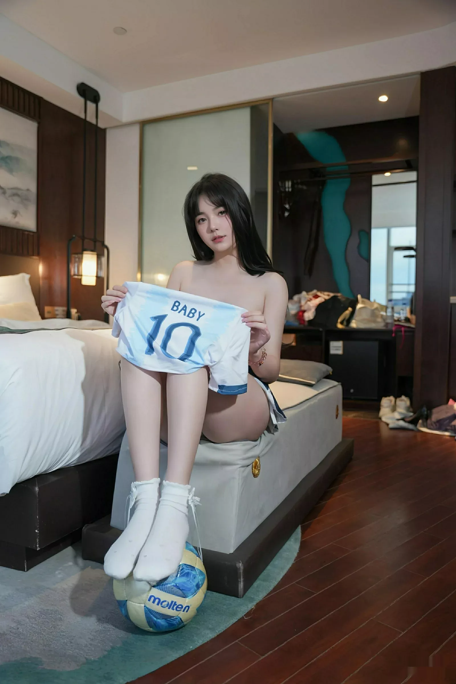 秀人集.com_[XiuRen秀人网]No.10606_模特软情性感半截足球队服配白色腿袜秀曼妙身姿撩人诱惑写真82P