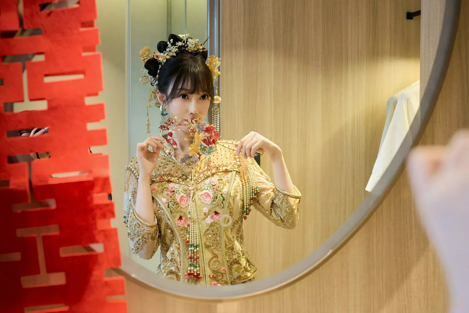 秀人集.com_[XiuRen秀人网]No.10567_模特玥儿玥er性感红色蕾丝内衣配超薄肉丝秀完美身材诱惑写真72P