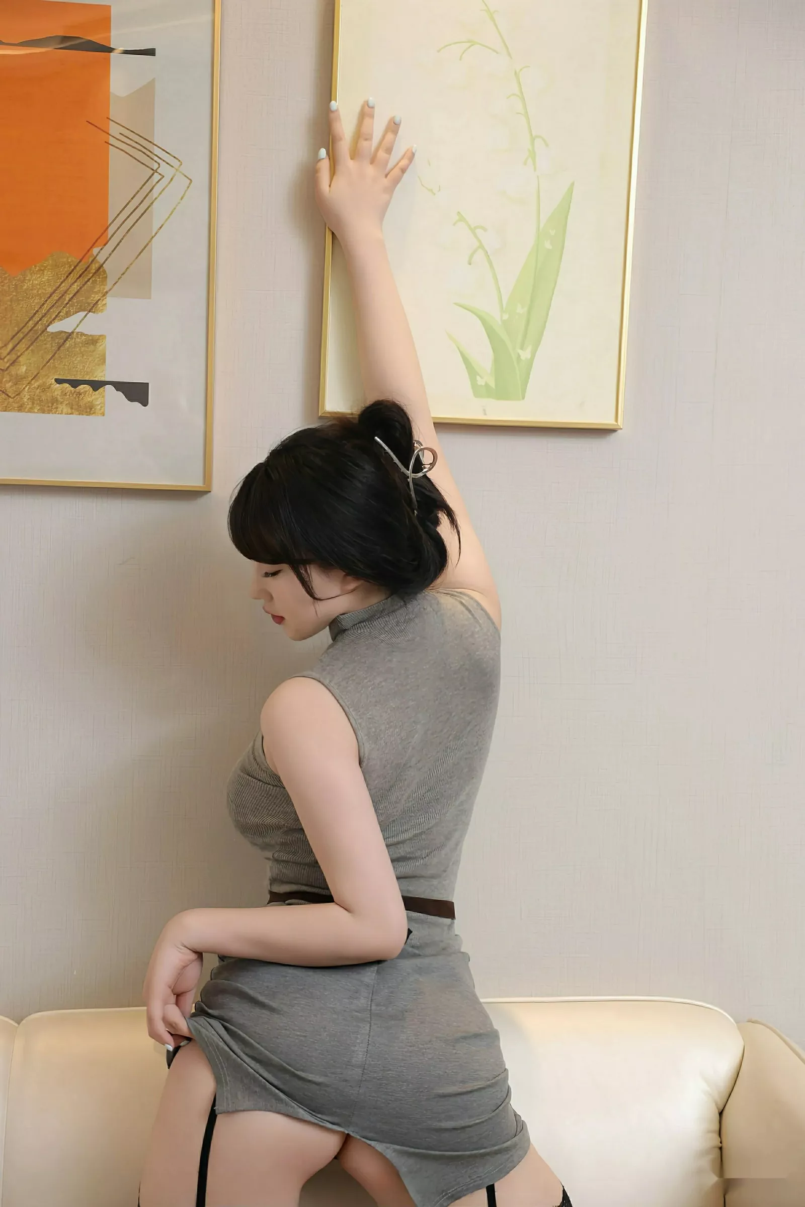 秀人集.com_[XiuRen秀人网]No.10600_模特李沁恩lrene性感灰色包臀裙配黑丝吊袜秀丰腴身材诱惑写真80P