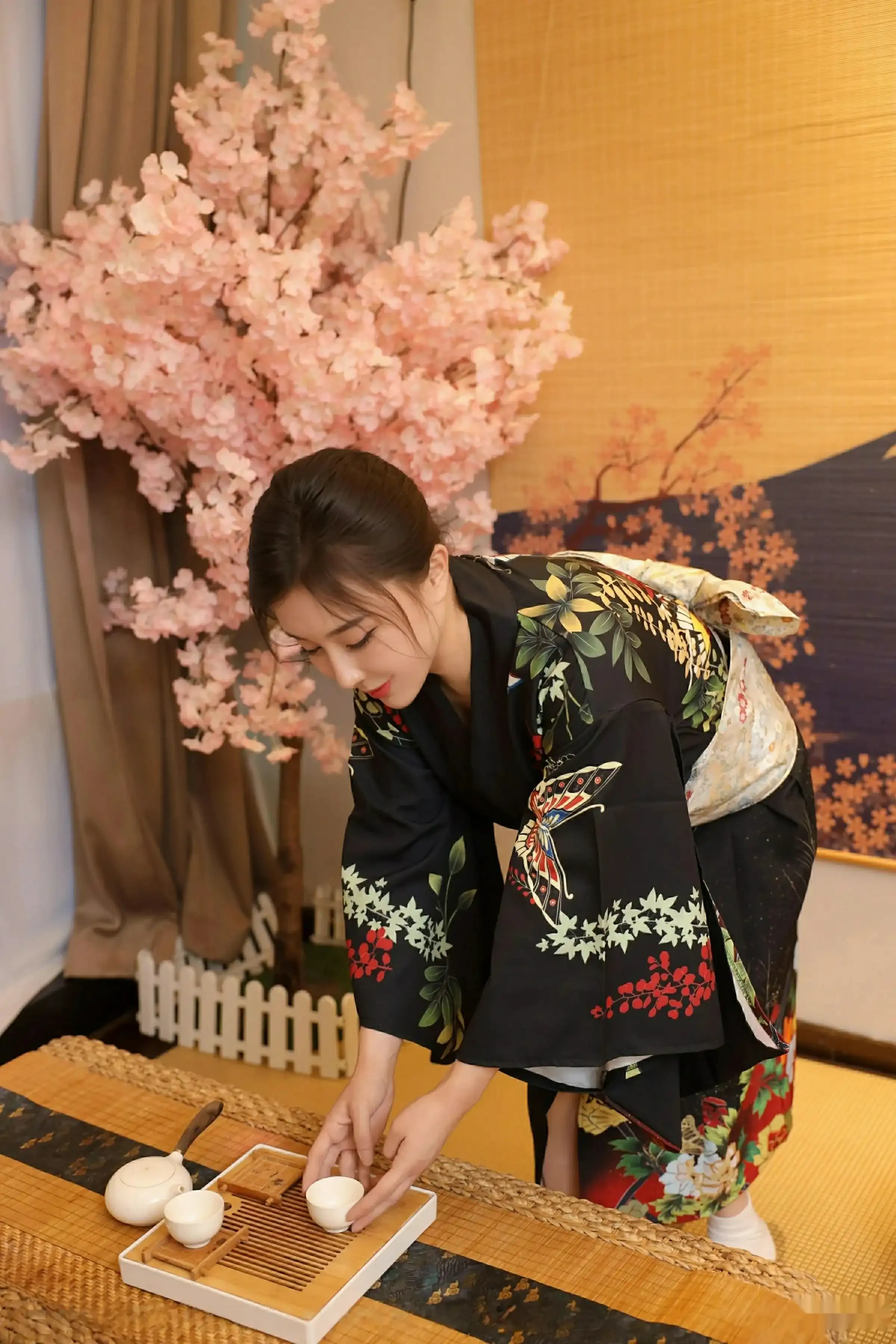 秀人集.com_[XiuRen秀人网]No.10627_模特苏一诺性感日系黑色服饰露红色内衣秀曼妙身材迷人诱惑写真80P