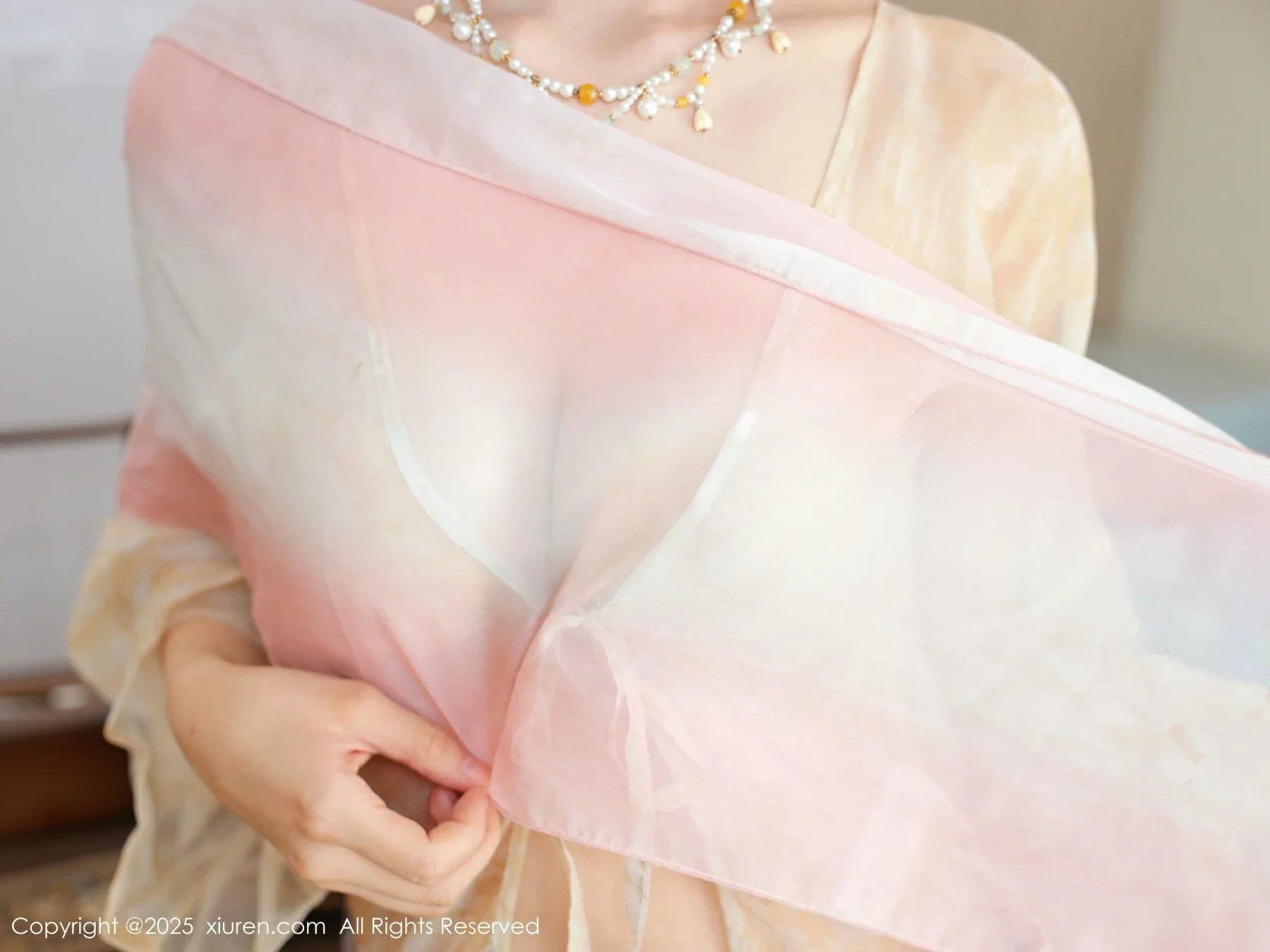 秀人集.com_[XiuRen秀人网]No.10645_模特梨霜儿古典主题性感浅色古装服饰秀丰腴身材迷人美腿写真82P