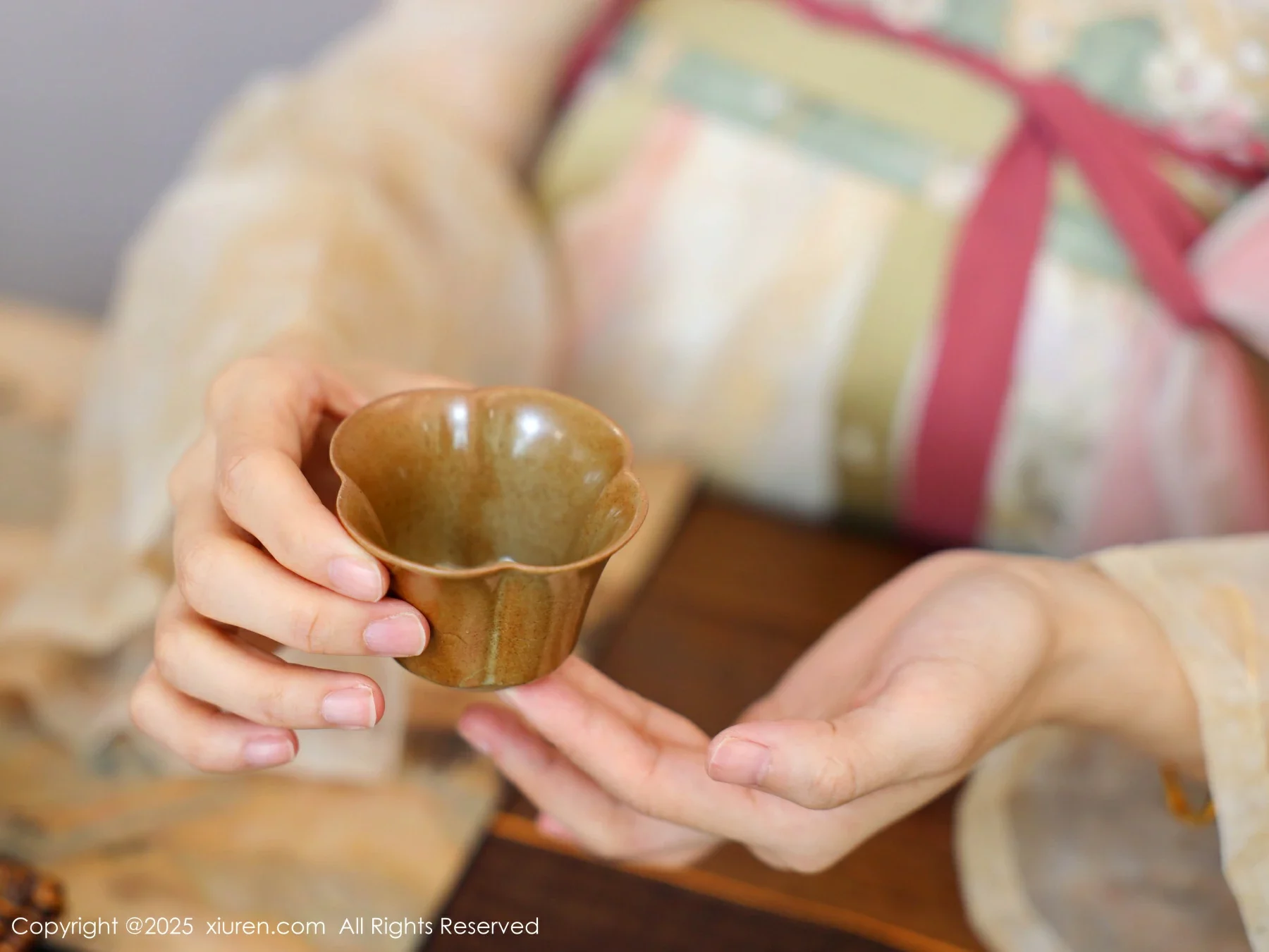 秀人集.com_[XiuRen秀人网]No.10645_模特梨霜儿古典主题性感浅色古装服饰秀丰腴身材迷人美腿写真82P