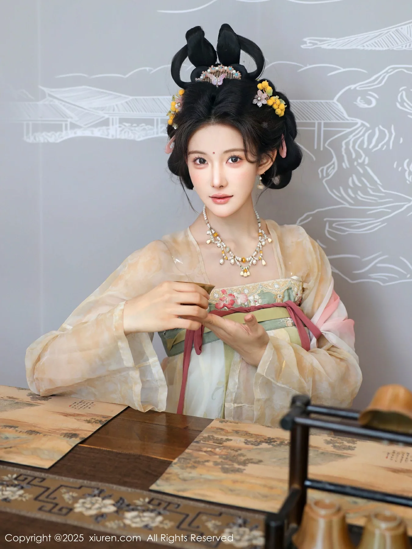 秀人集.com_[XiuRen秀人网]No.10645_模特梨霜儿古典主题性感浅色古装服饰秀丰腴身材迷人美腿写真82P