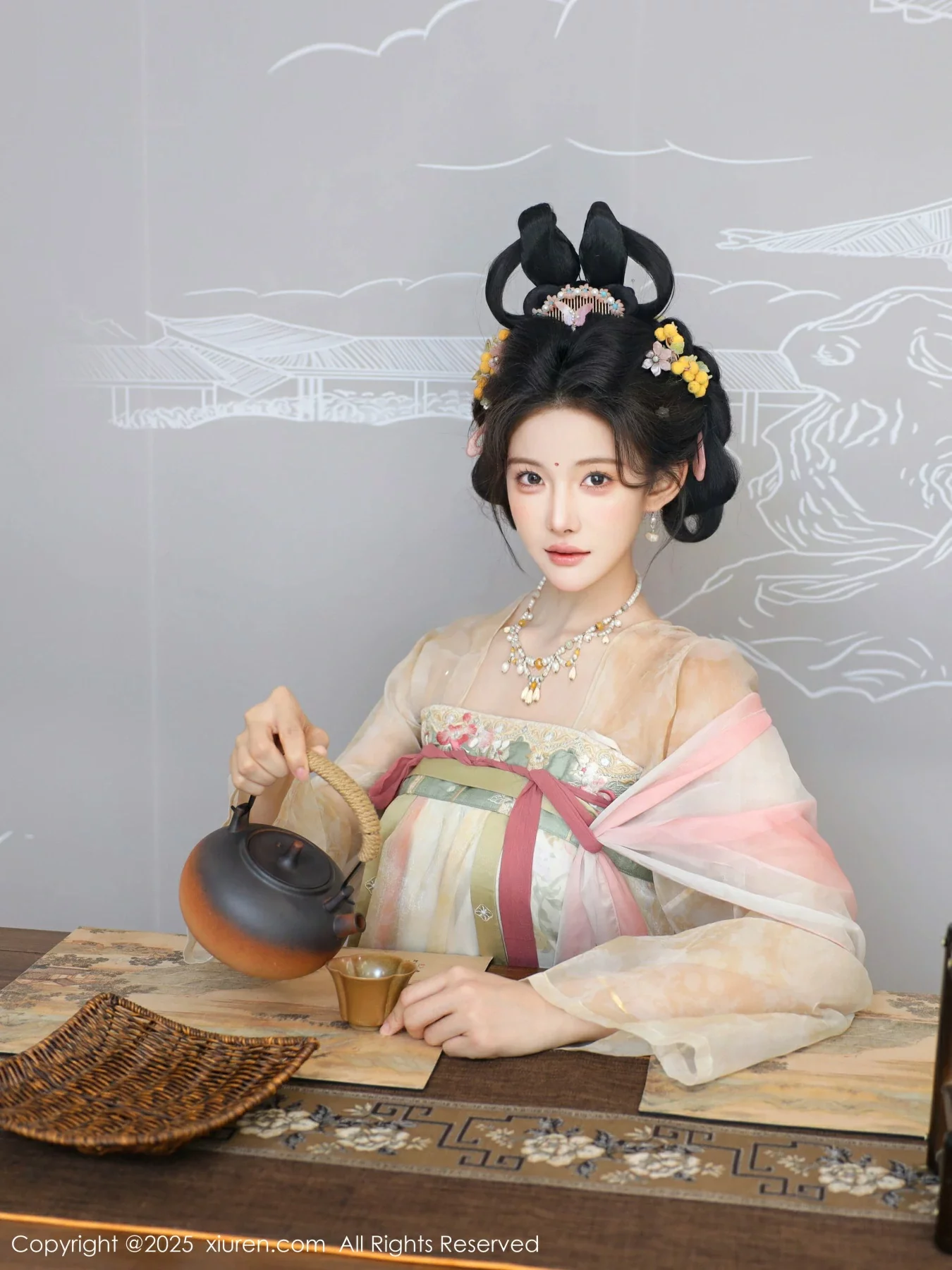 秀人集.com_[XiuRen秀人网]No.10645_模特梨霜儿古典主题性感浅色古装服饰秀丰腴身材迷人美腿写真82P