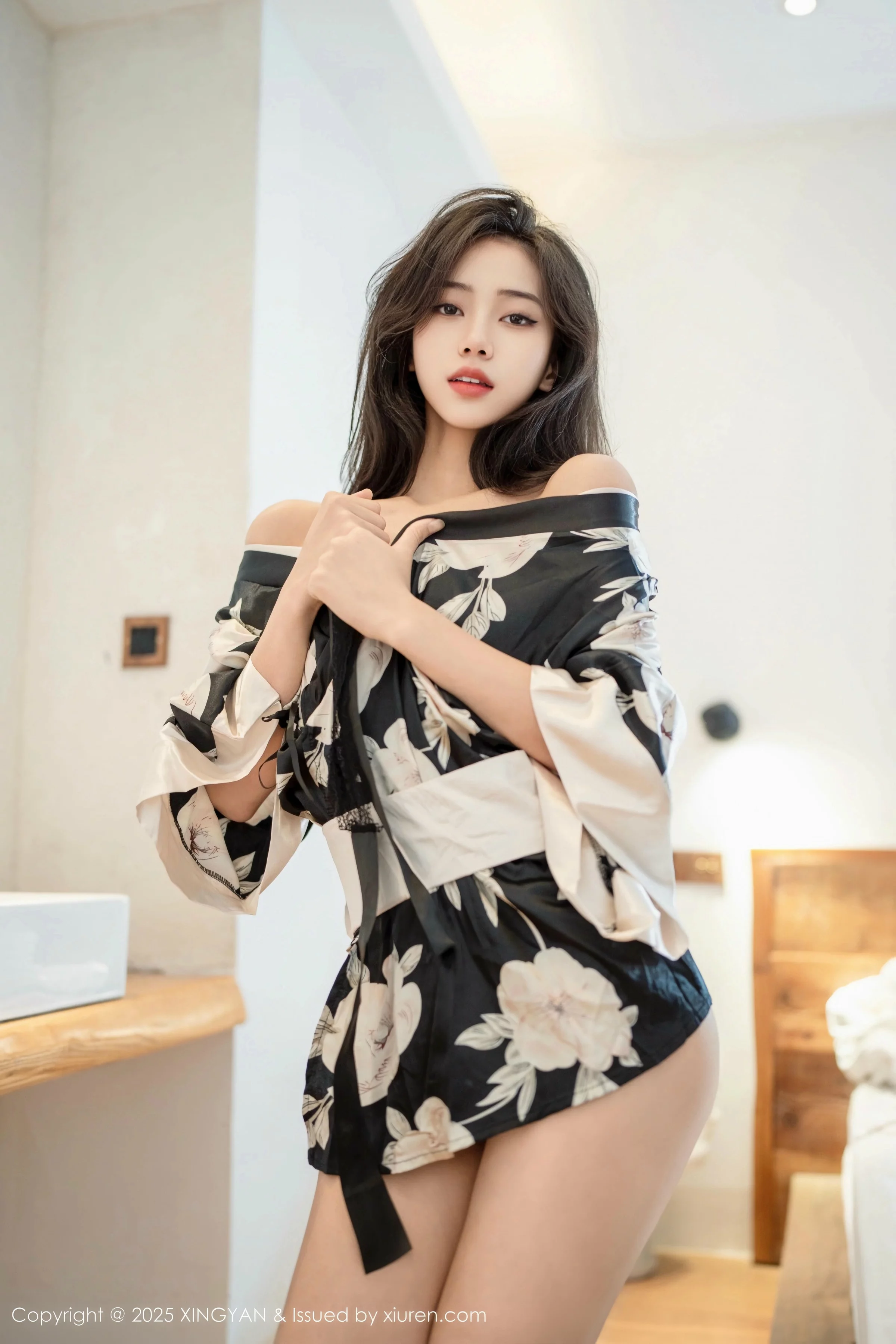 秀人集.com_[XINGYAN星颜社]VOL.383_模特时安安性感黑白色连衣短裙半脱秀翘臀美腿迷人诱惑写真71P